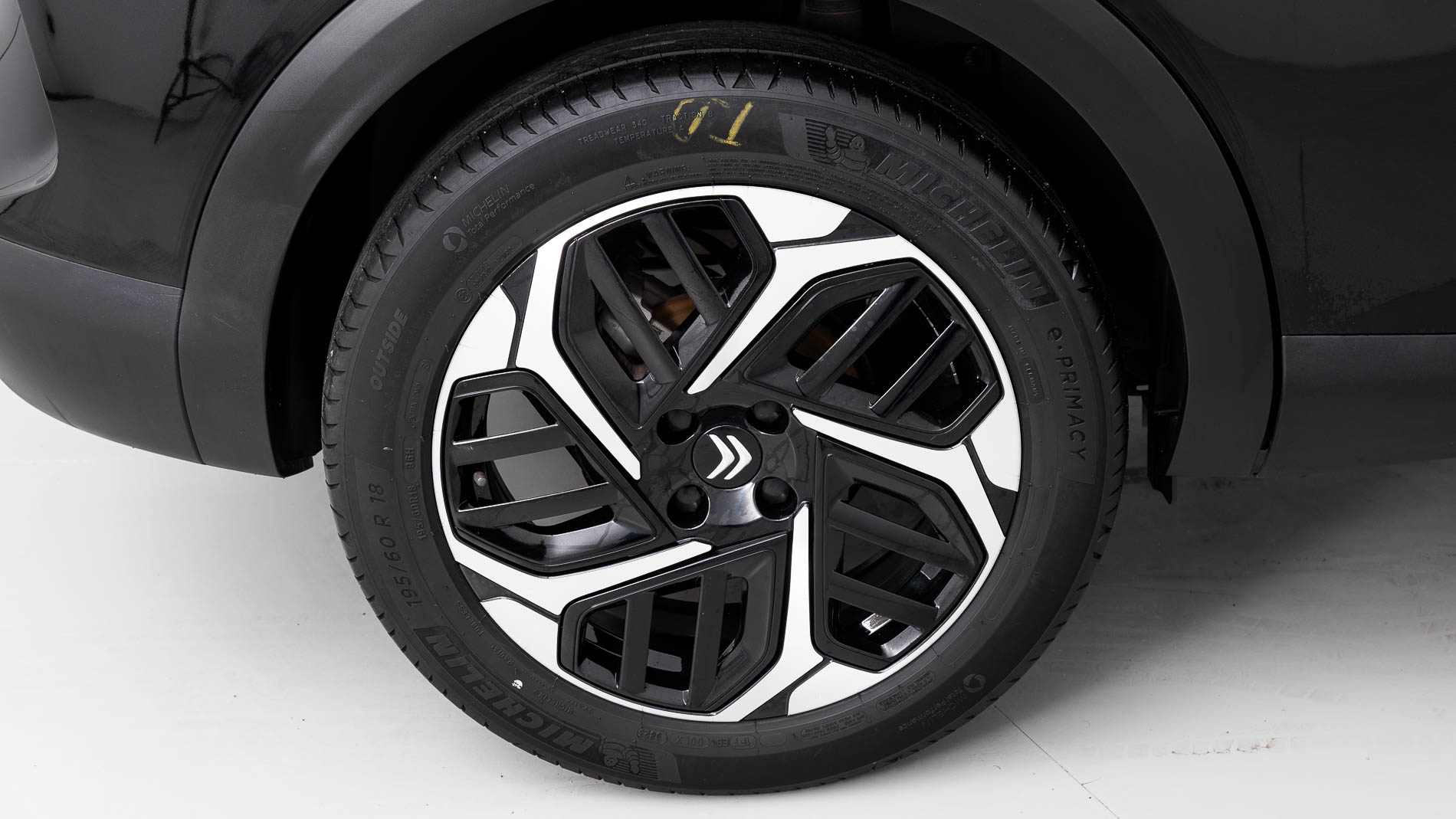 citroen c4 feel pack 1.2 PURETECH 130 2023 negro perla nera 27