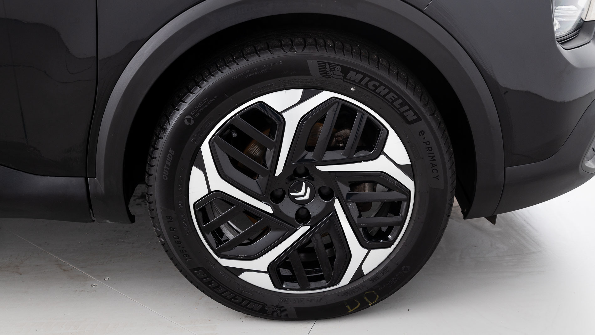 citroen c4 feel pack 1.2 PURETECH 130 2023 negro perla nera 28