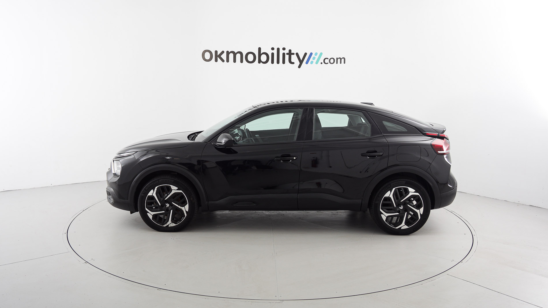 citroen c4 feel pack 1.2 PURETECH 130 2023 negro perla nera 9