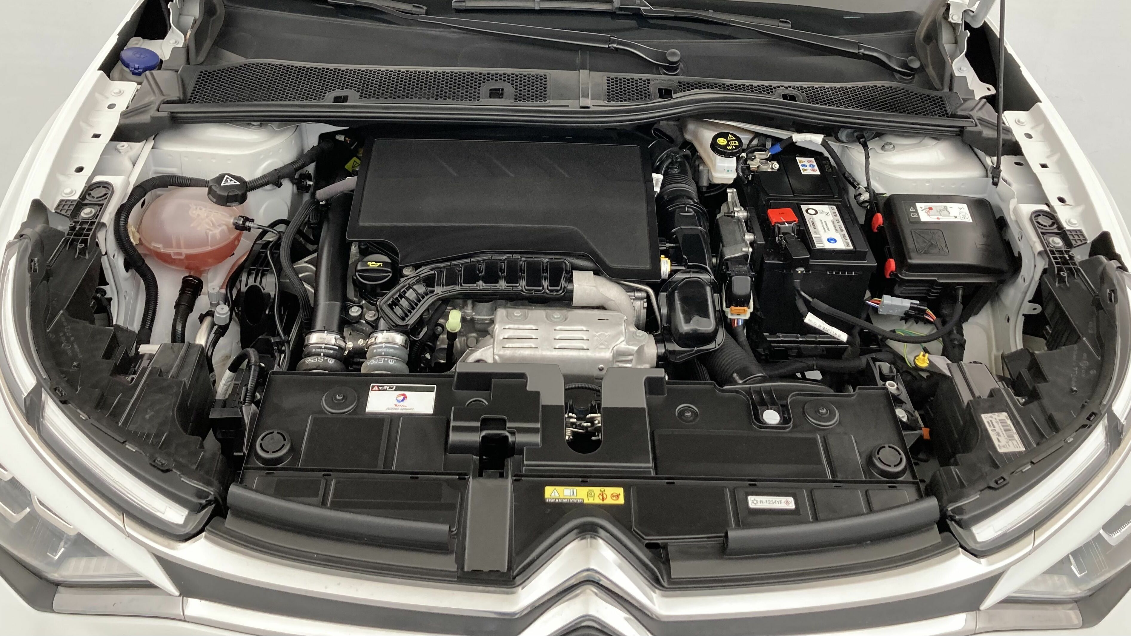 citroen c4 feel pack 1.2 PURETECH 130 2023 blanco nacarado 25