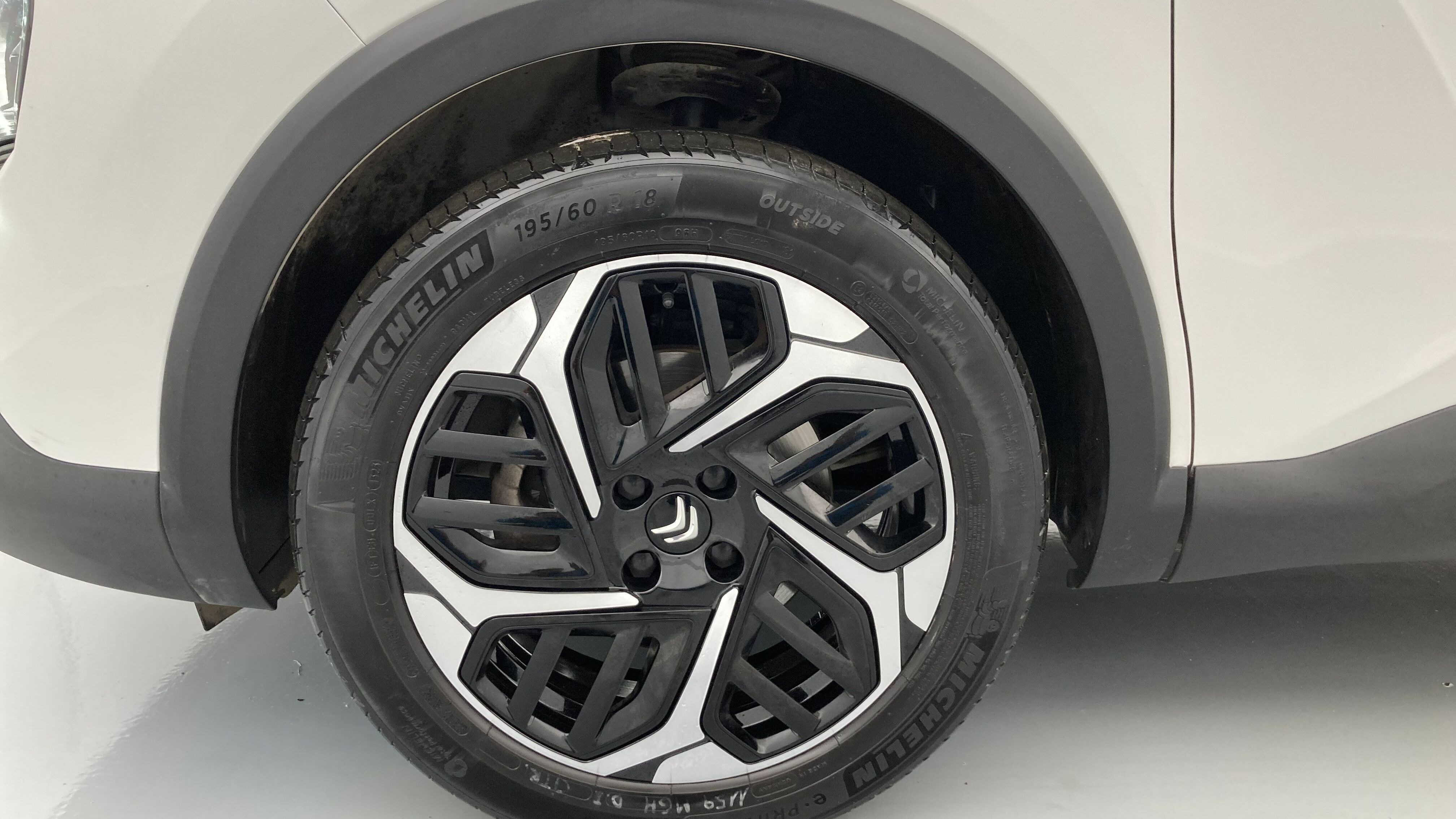 citroen c4 feel pack 1.2 PURETECH 130 2023 blanco nacarado 27