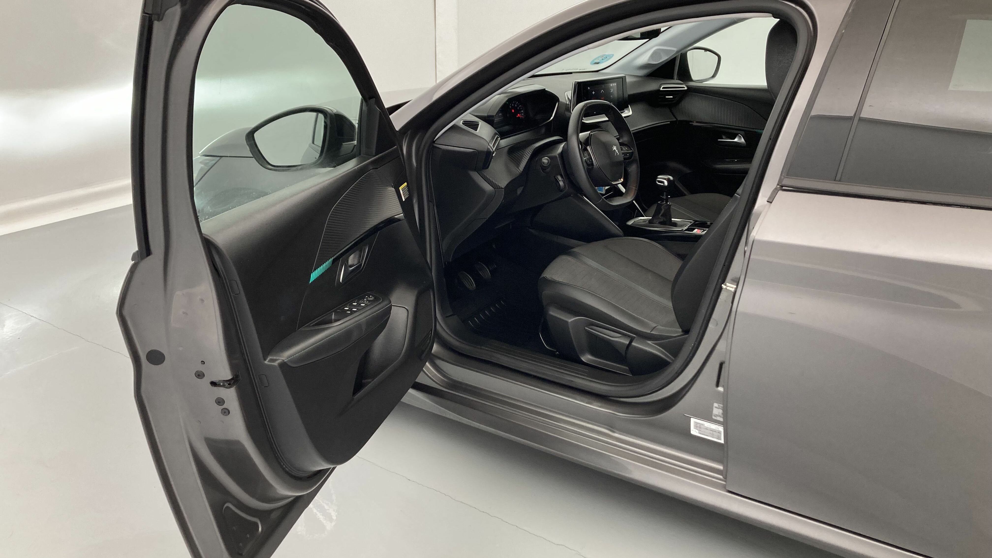 peugeot 208 allure 1.2 PURETECH 100 2023 gris platino 11