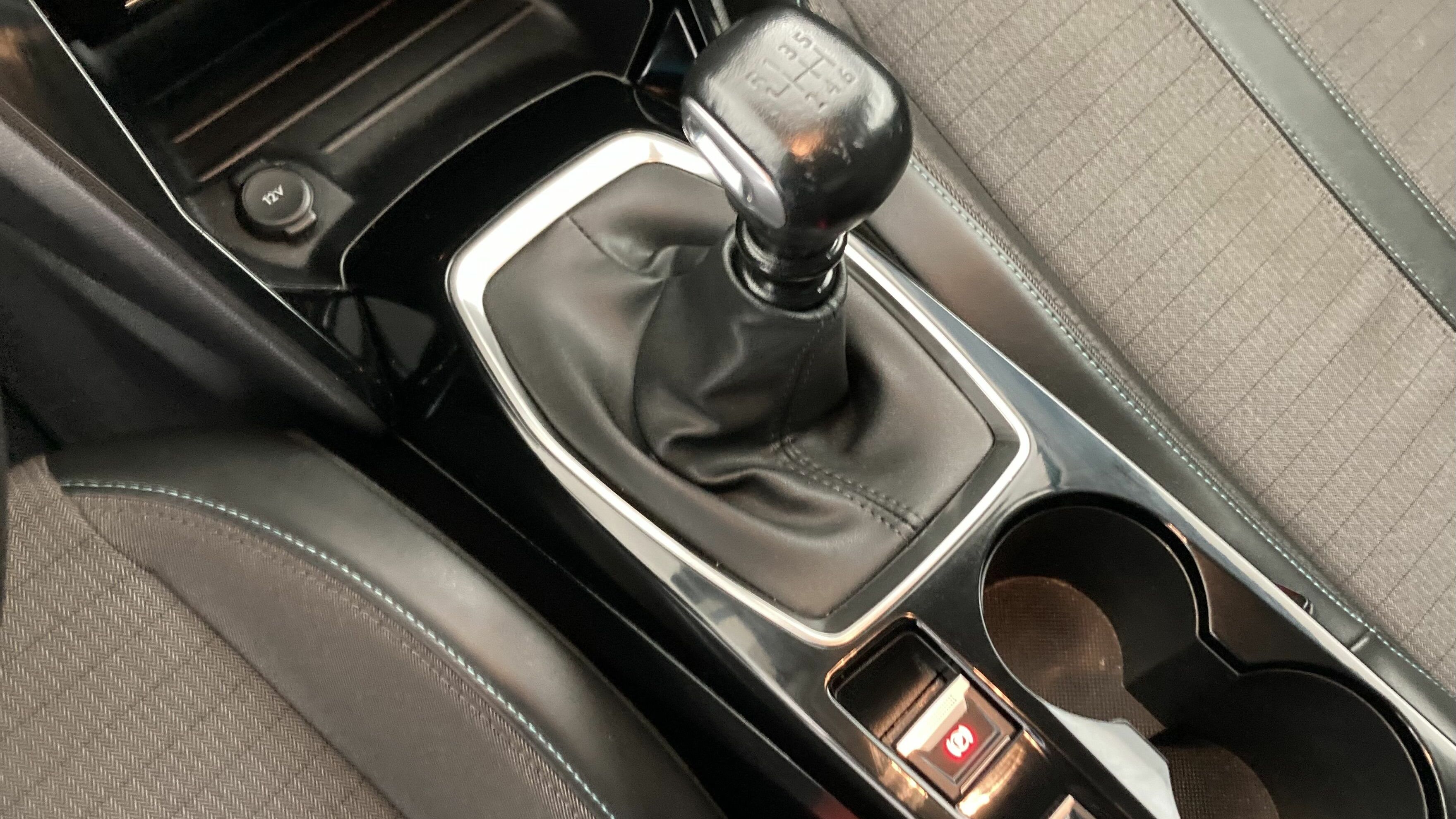 peugeot 208 allure 1.2 PURETECH 100 2023 gris platino 17