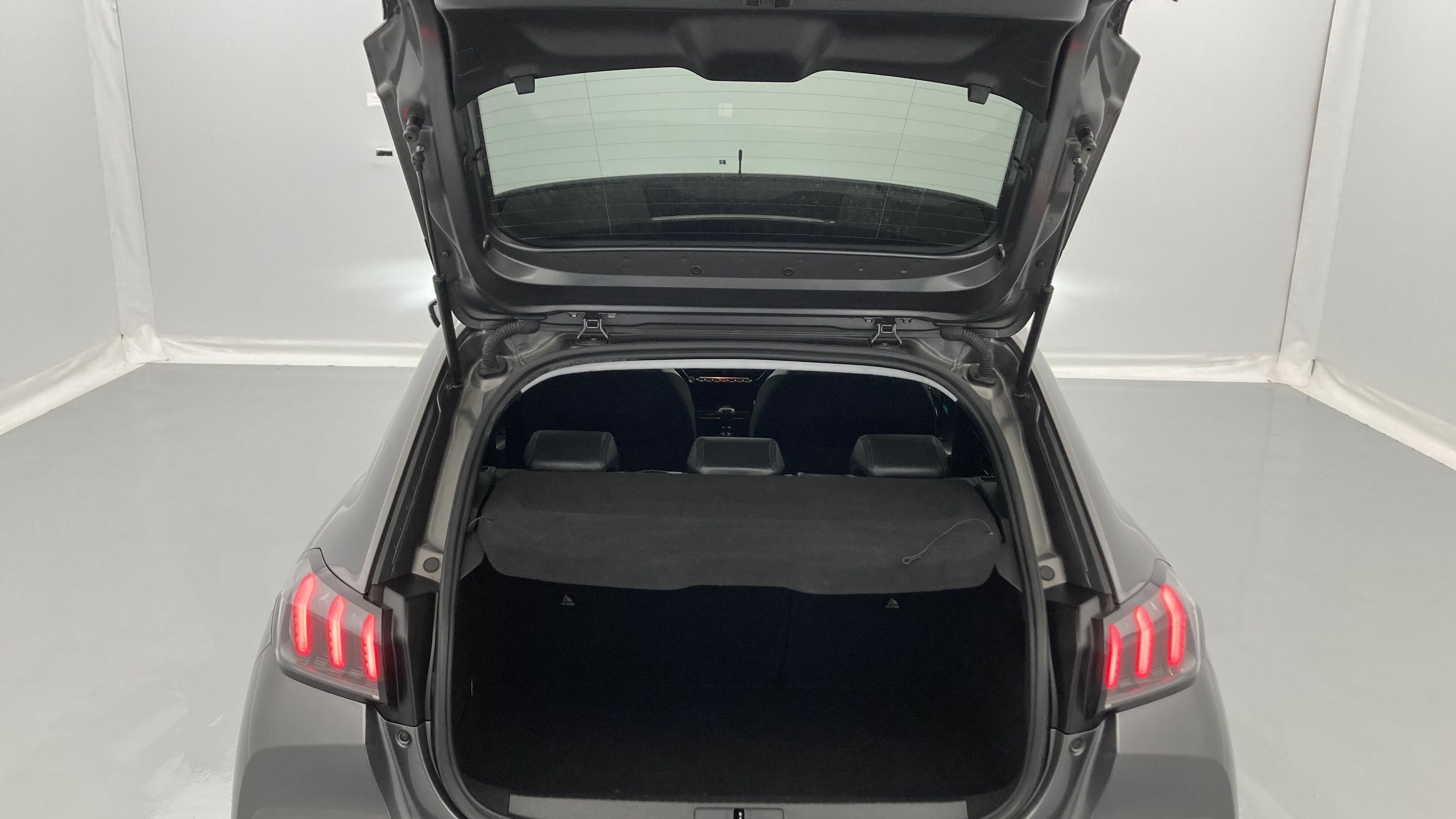 peugeot 208 allure 1.2 PURETECH 100 2023 gris platino 19