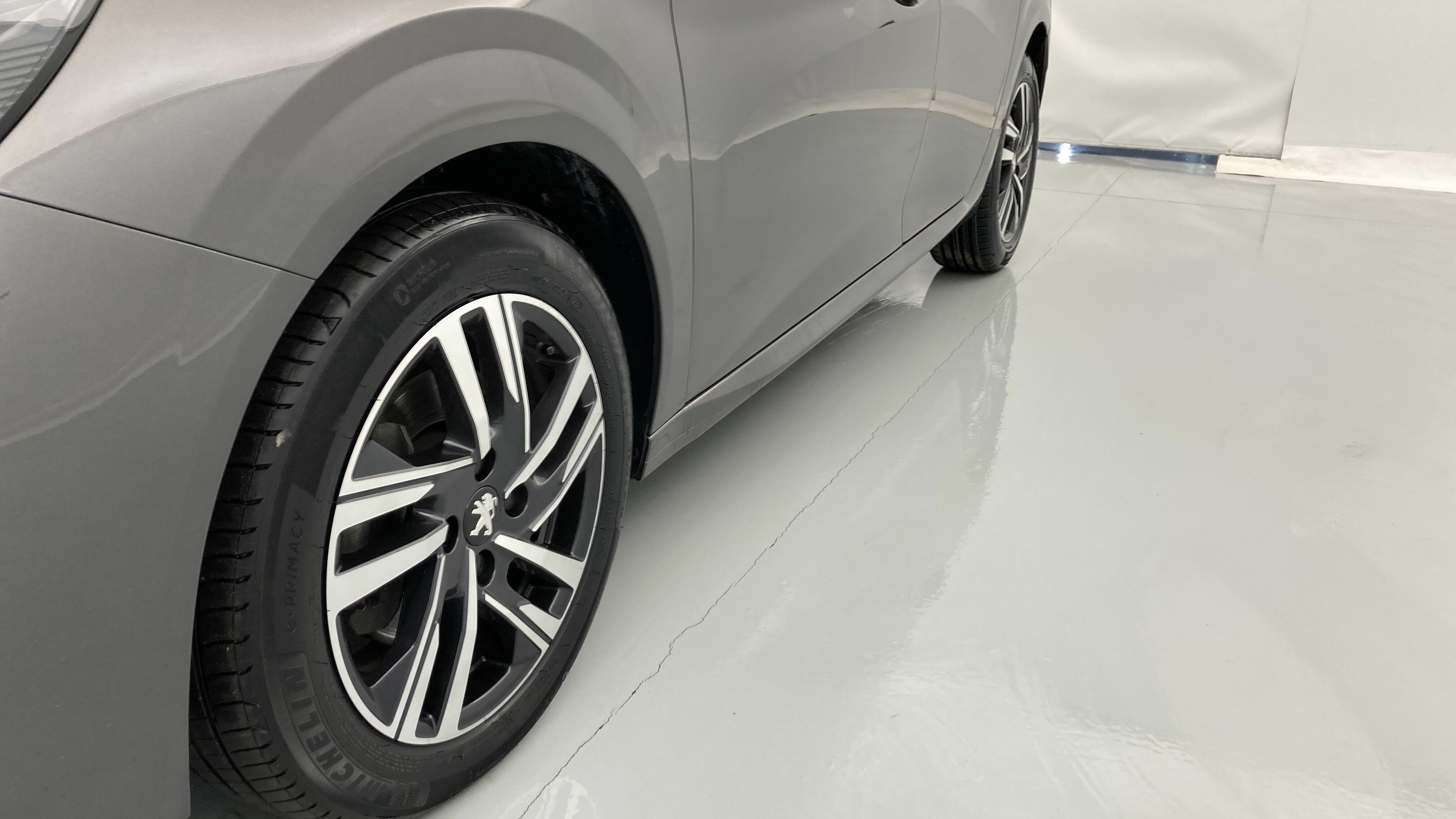 peugeot 208 allure 1.2 PURETECH 100 2023 gris platino 21