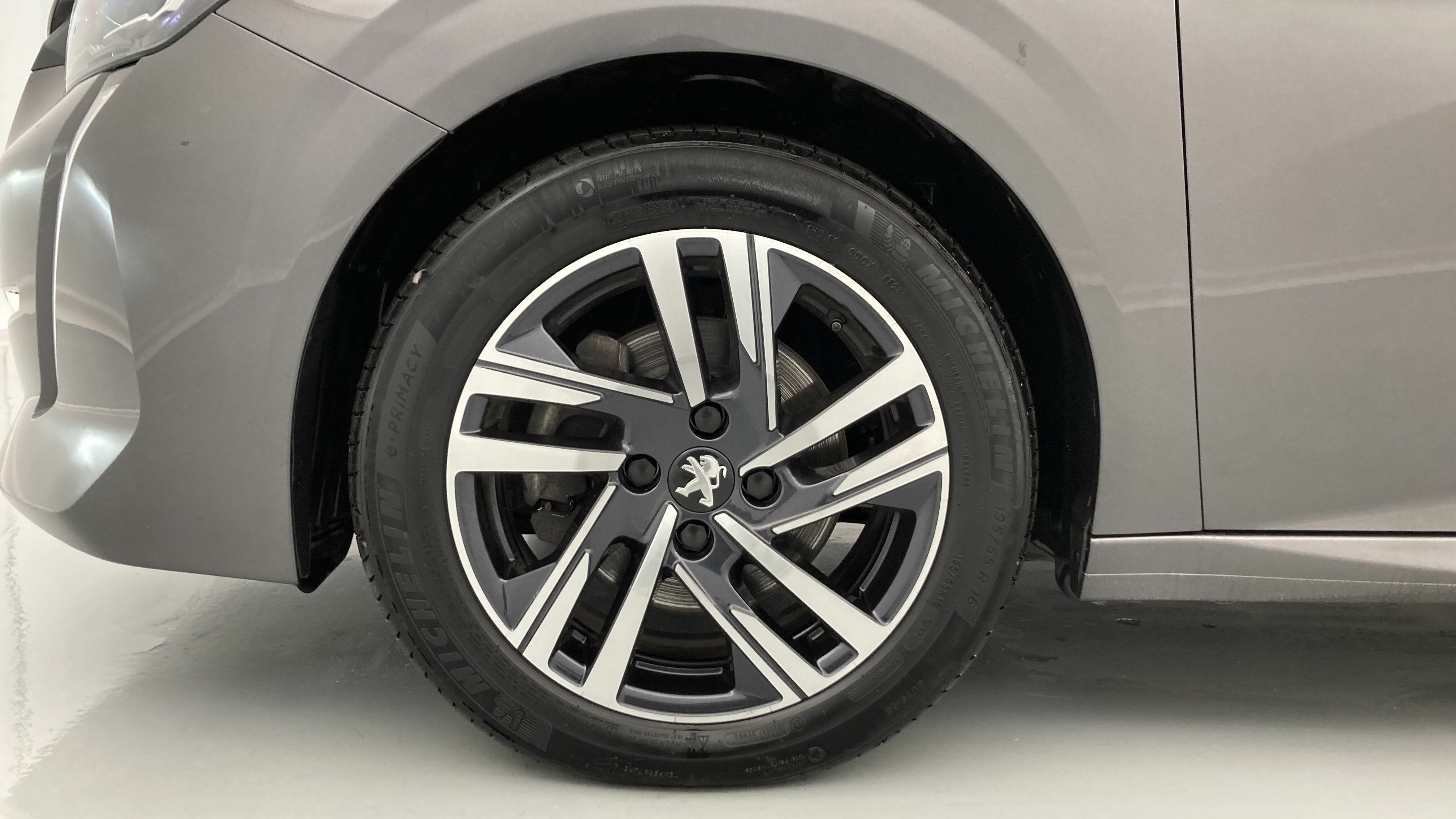 peugeot 208 allure 1.2 PURETECH 100 2023 gris platino 22