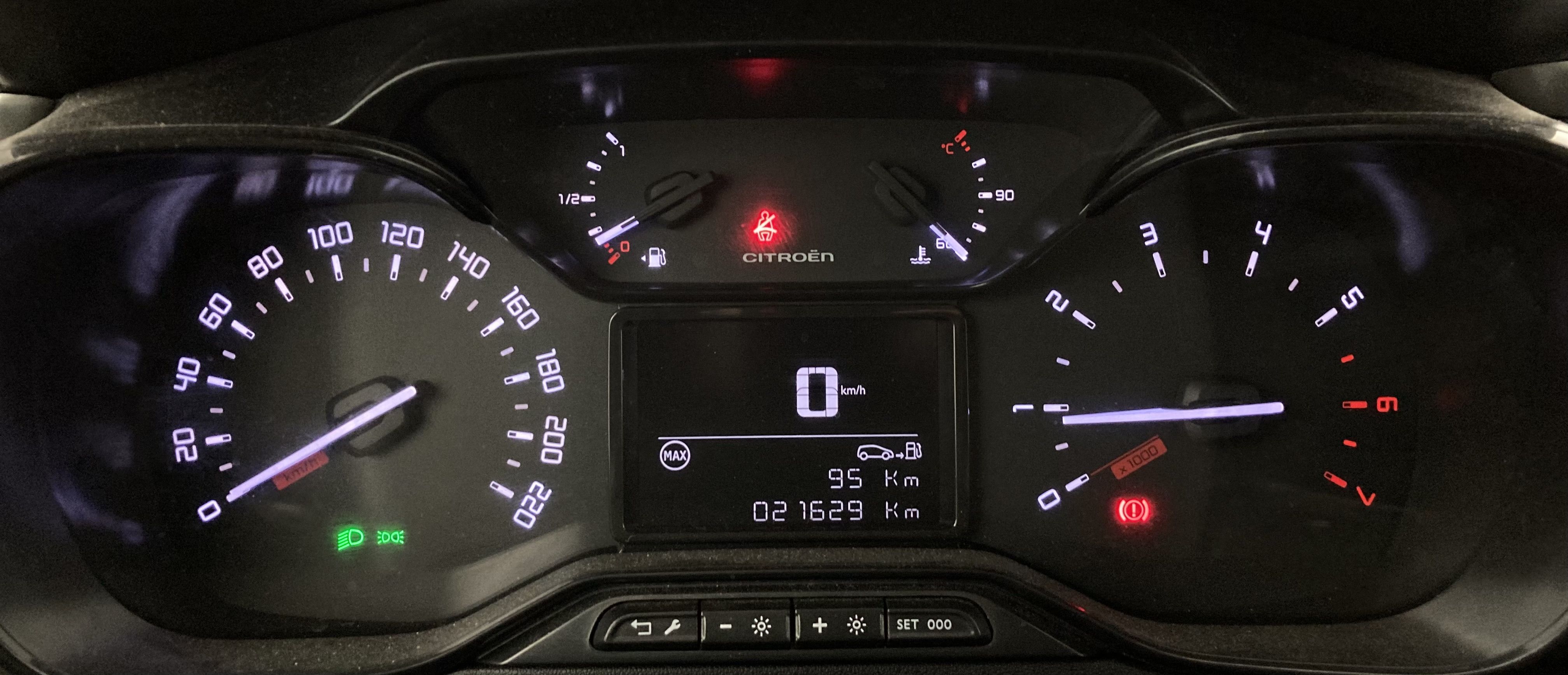 citroen c3 origin max 1.2 PURETECH 83 2024 negro perla nera 17