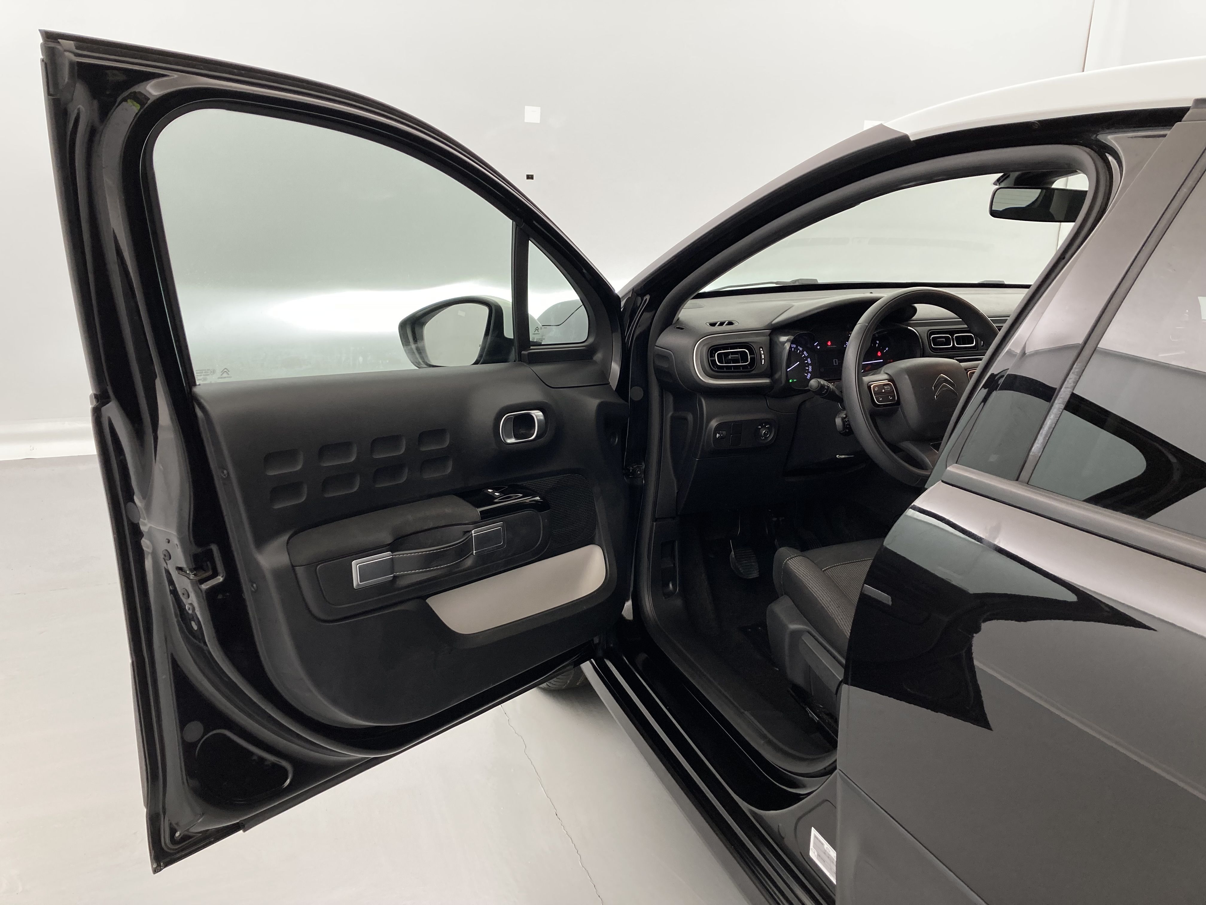 citroen c3 origin max 1.2 PURETECH 83 2024 negro perla nera 23