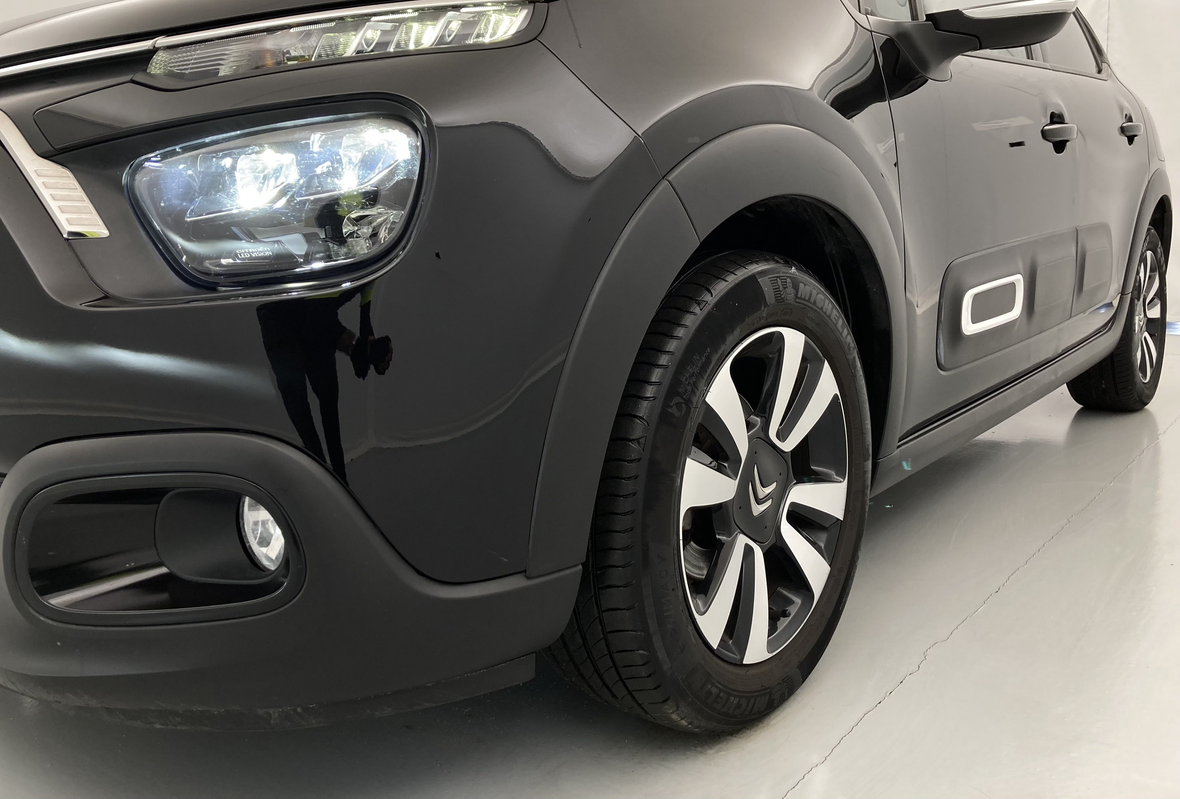 citroen c3 origin max 1.2 PURETECH 83 2024 negro perla nera 28