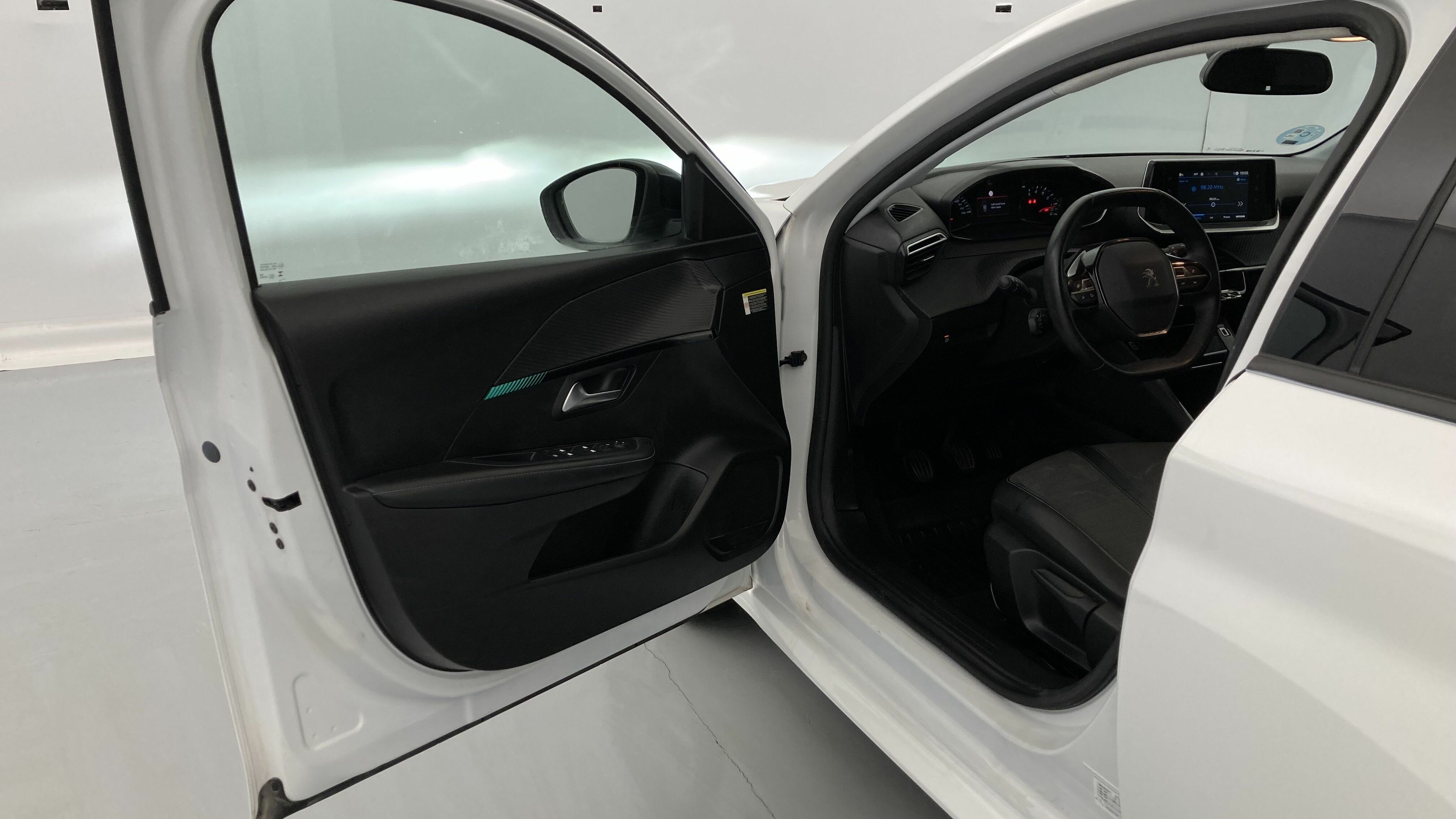 peugeot 208 allure 1.2 PURETECH 100 2023 blanco banquise 14