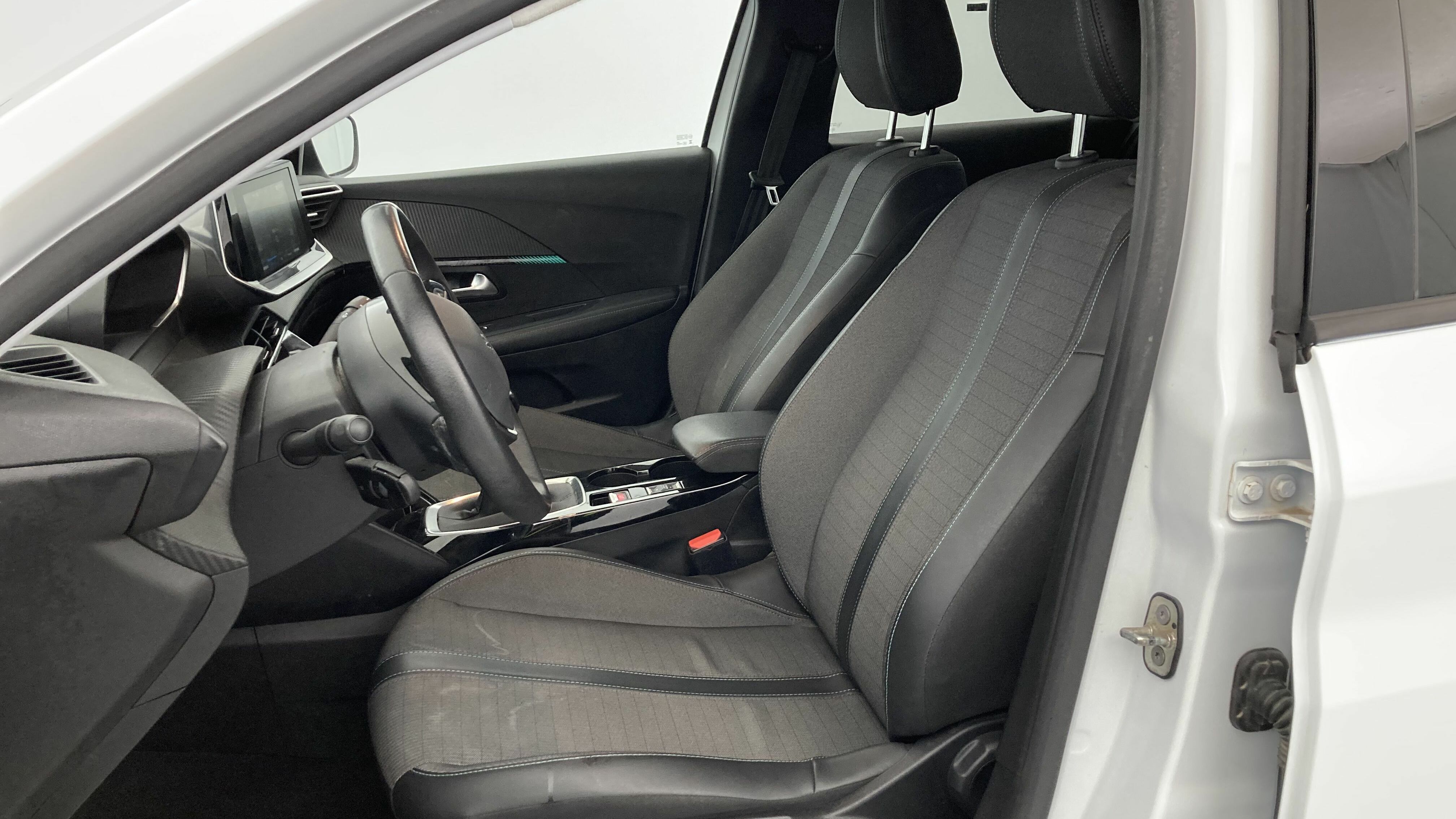 peugeot 208 allure 1.2 PURETECH 100 2023 blanco banquise 15