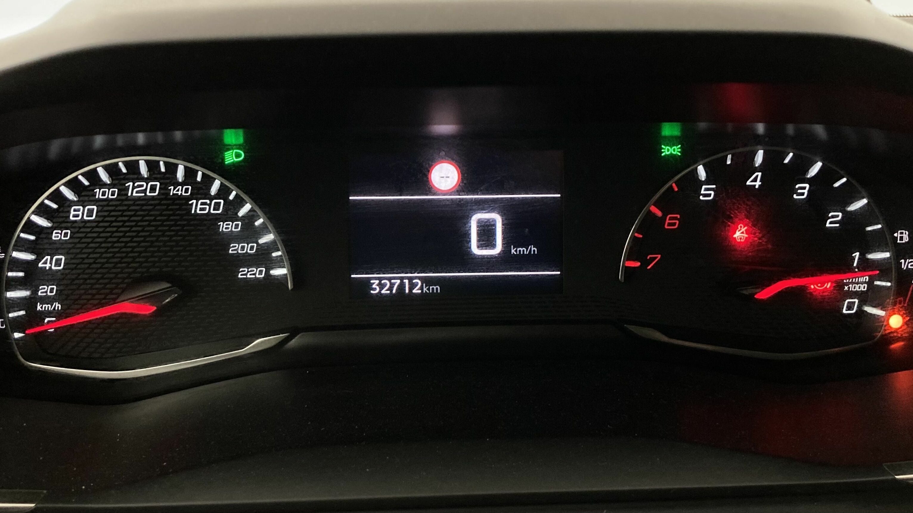 peugeot 208 allure 1.2 PURETECH 100 2023 blanco banquise 19