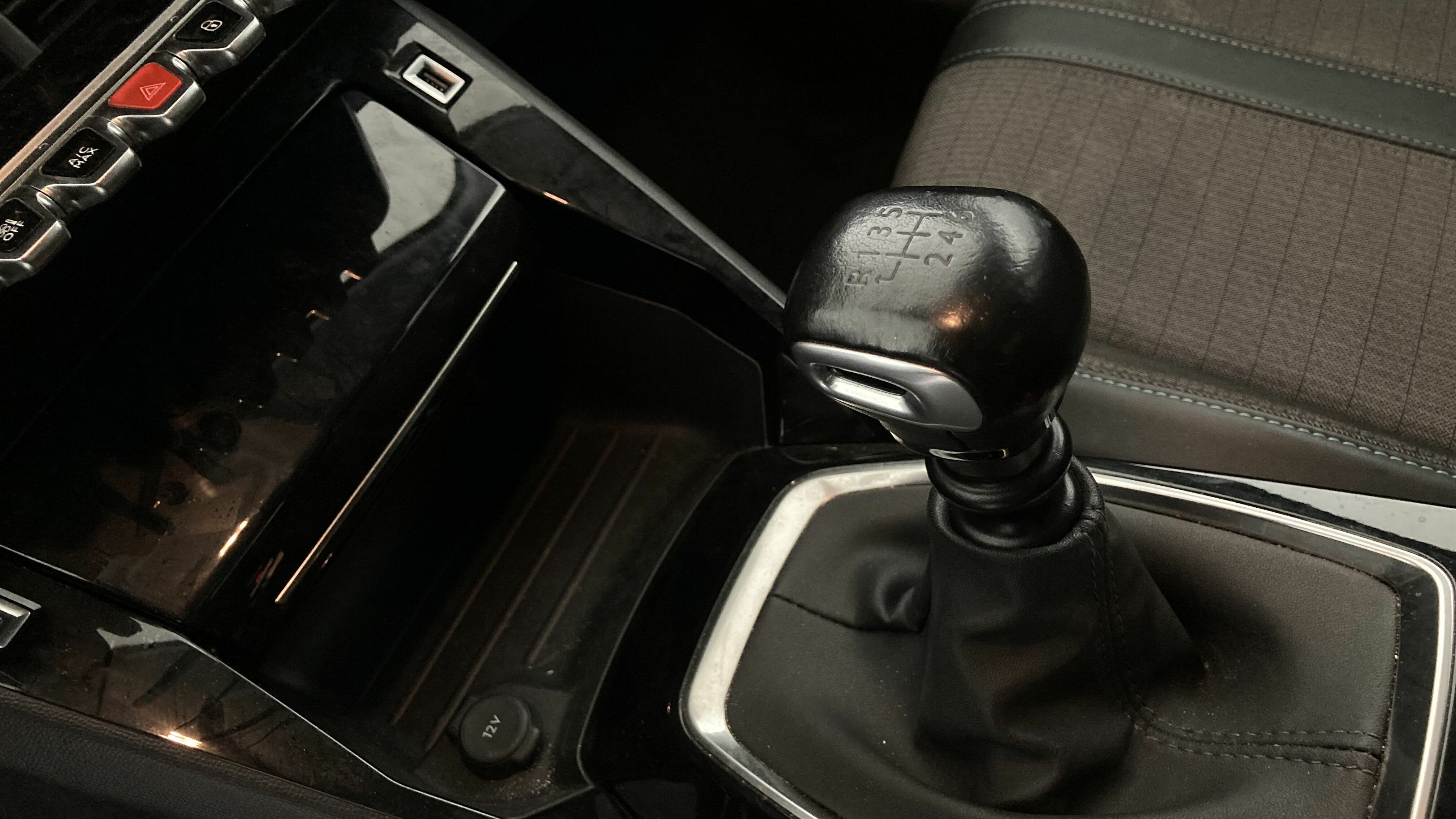 peugeot 208 allure 1.2 PURETECH 100 2023 blanco banquise 21