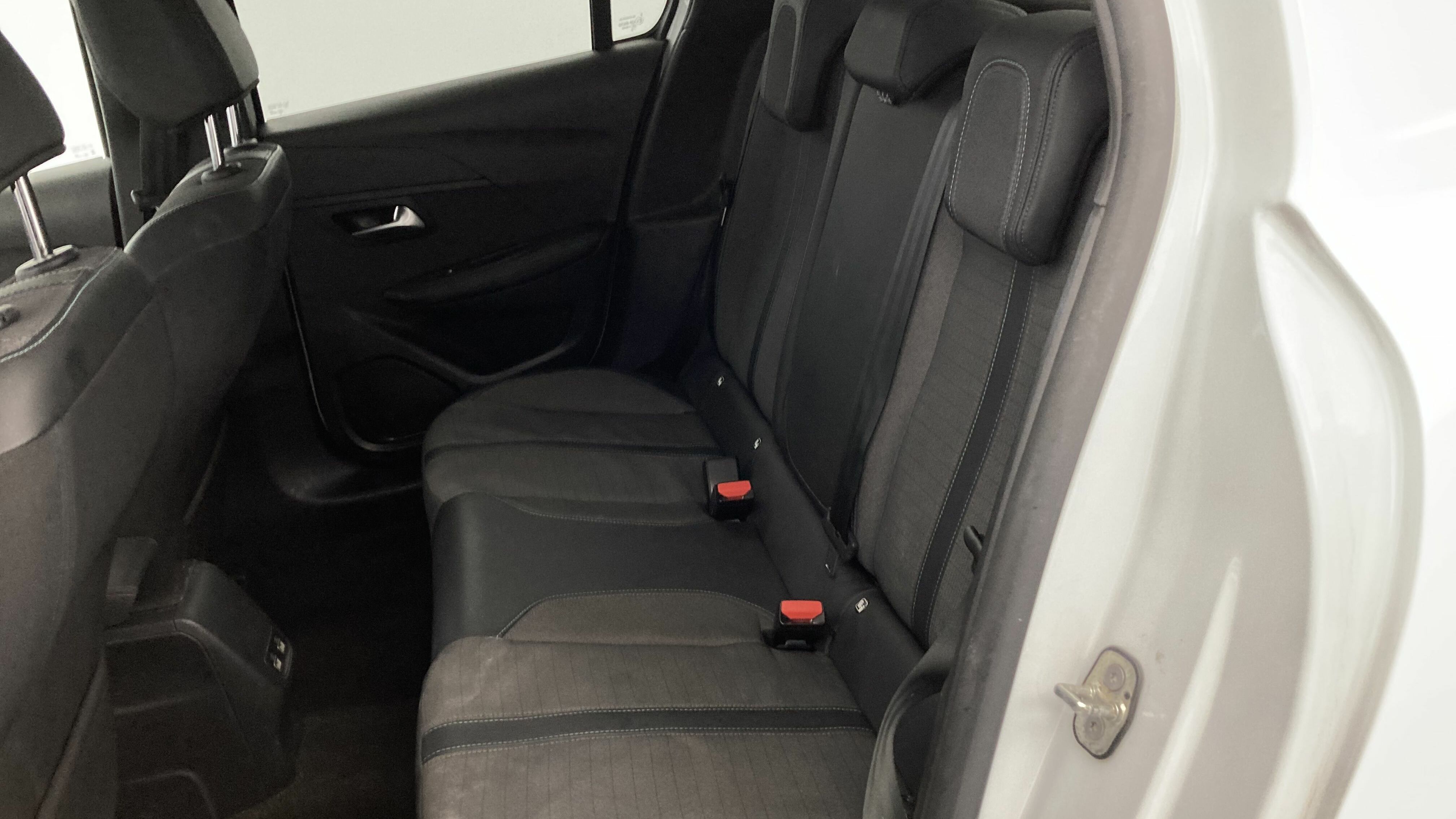 peugeot 208 allure 1.2 PURETECH 100 2023 blanco banquise 22