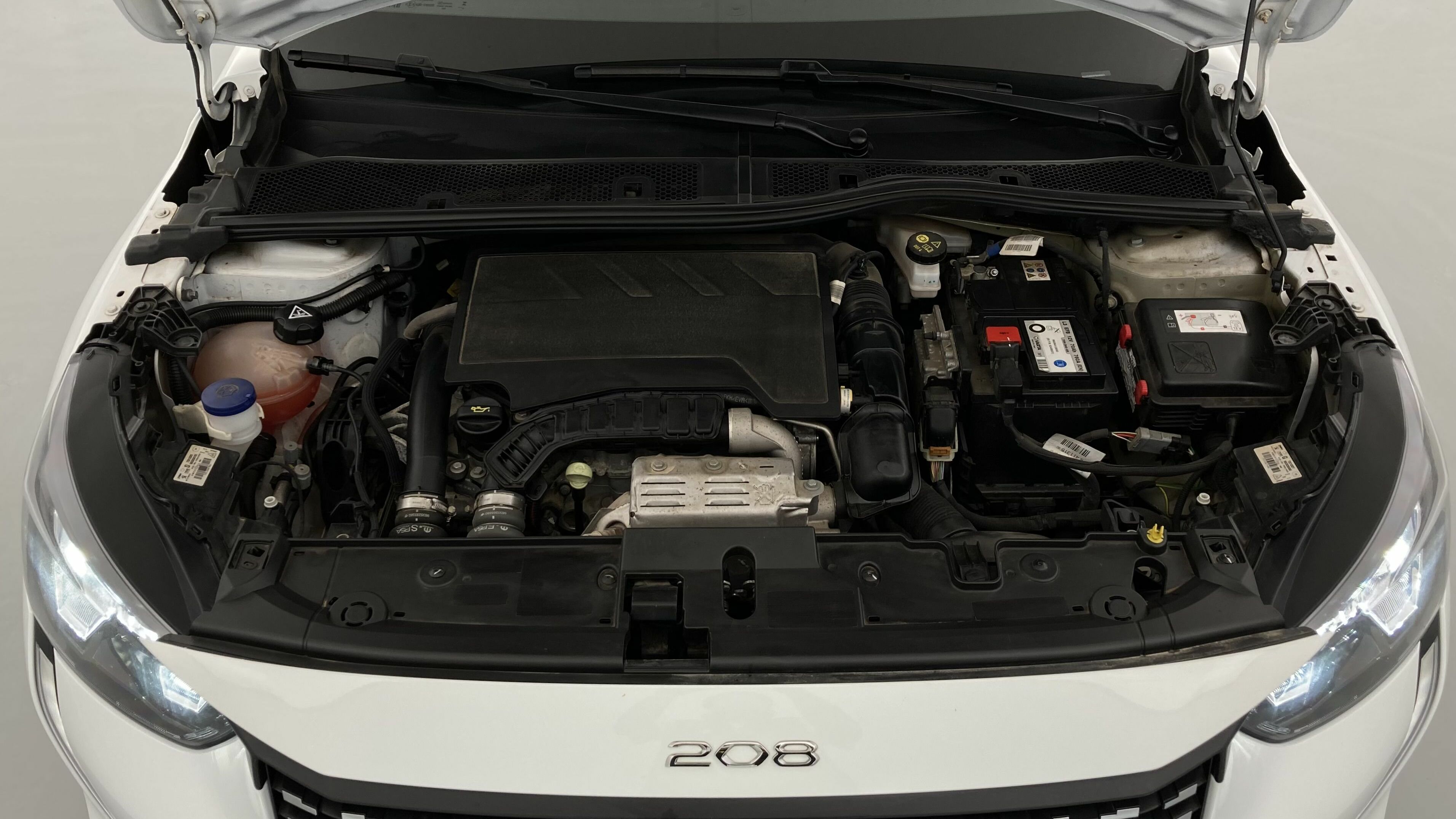 peugeot 208 allure 1.2 PURETECH 100 2023 blanco banquise 26