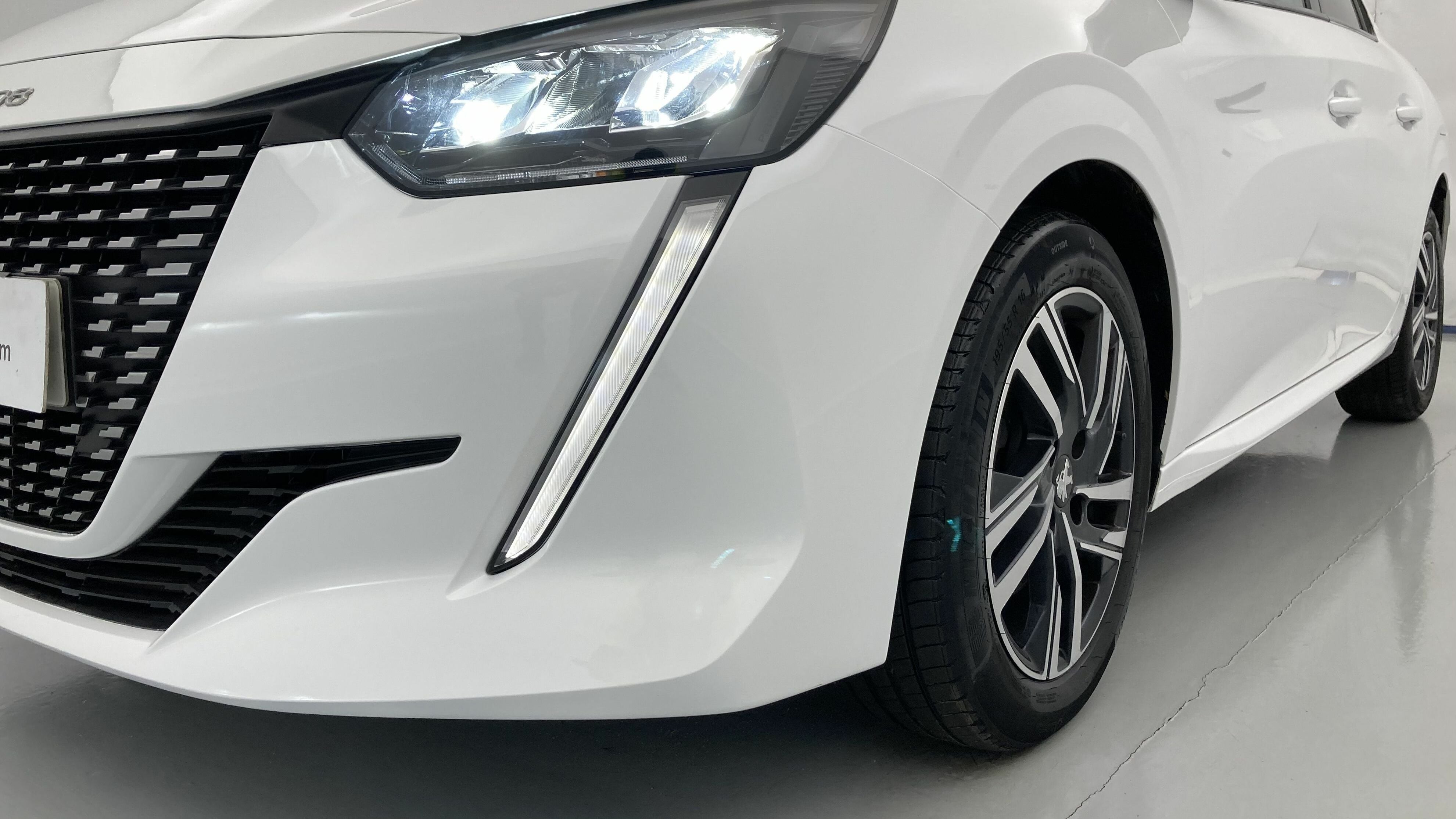 peugeot 208 allure 1.2 PURETECH 100 2023 blanco banquise 27