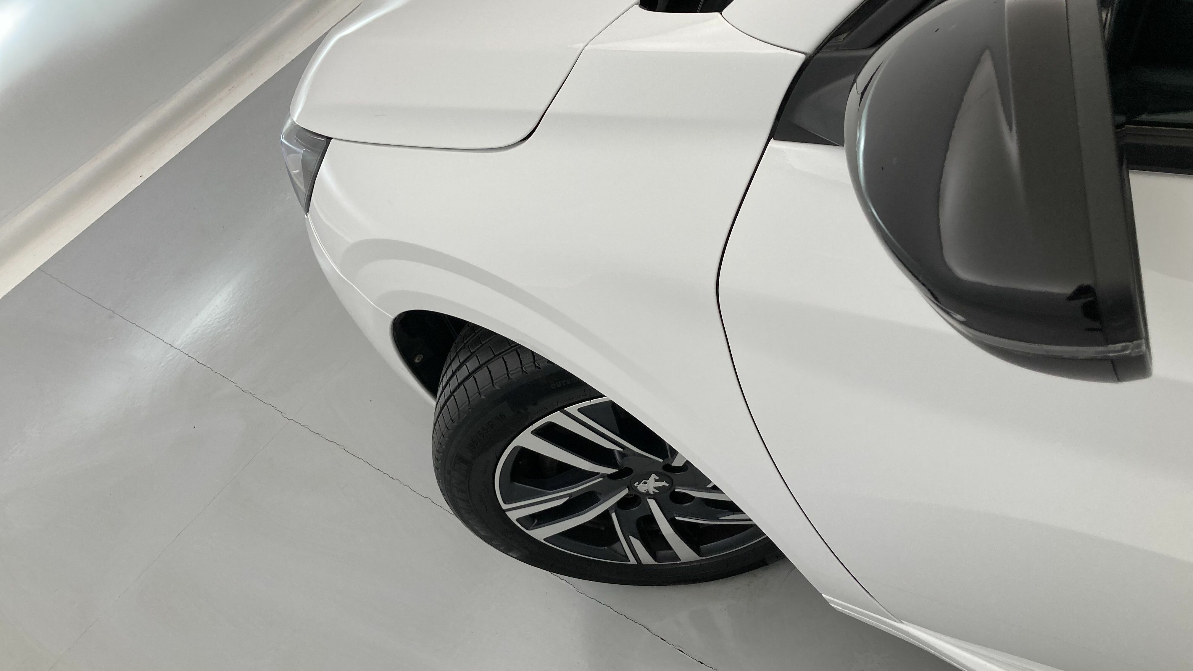 peugeot 208 allure 1.2 PURETECH 100 2023 blanco banquise 29