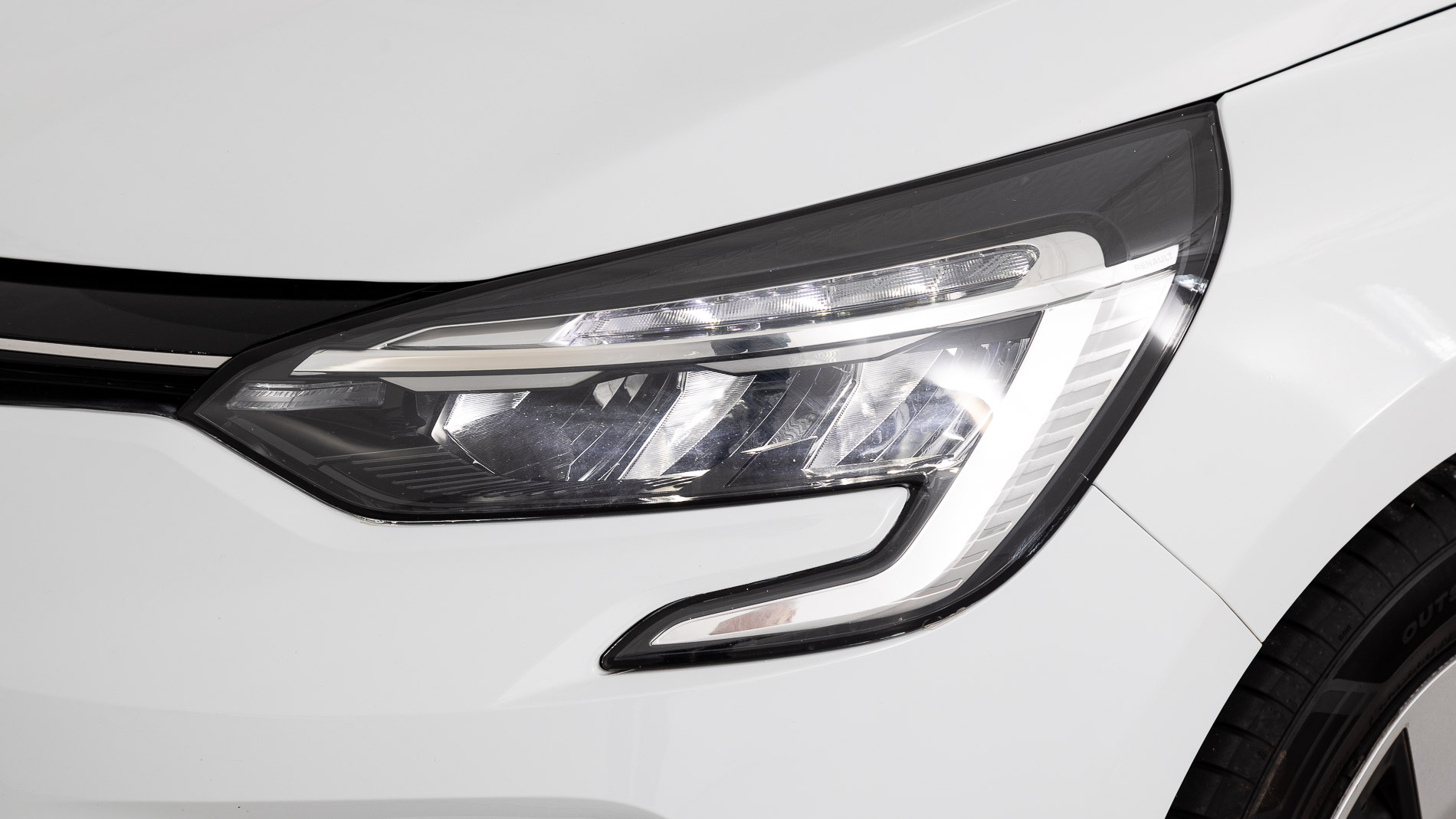 renault clio equilibre 1.0 TCE 90 2023 blanco glaciar 28