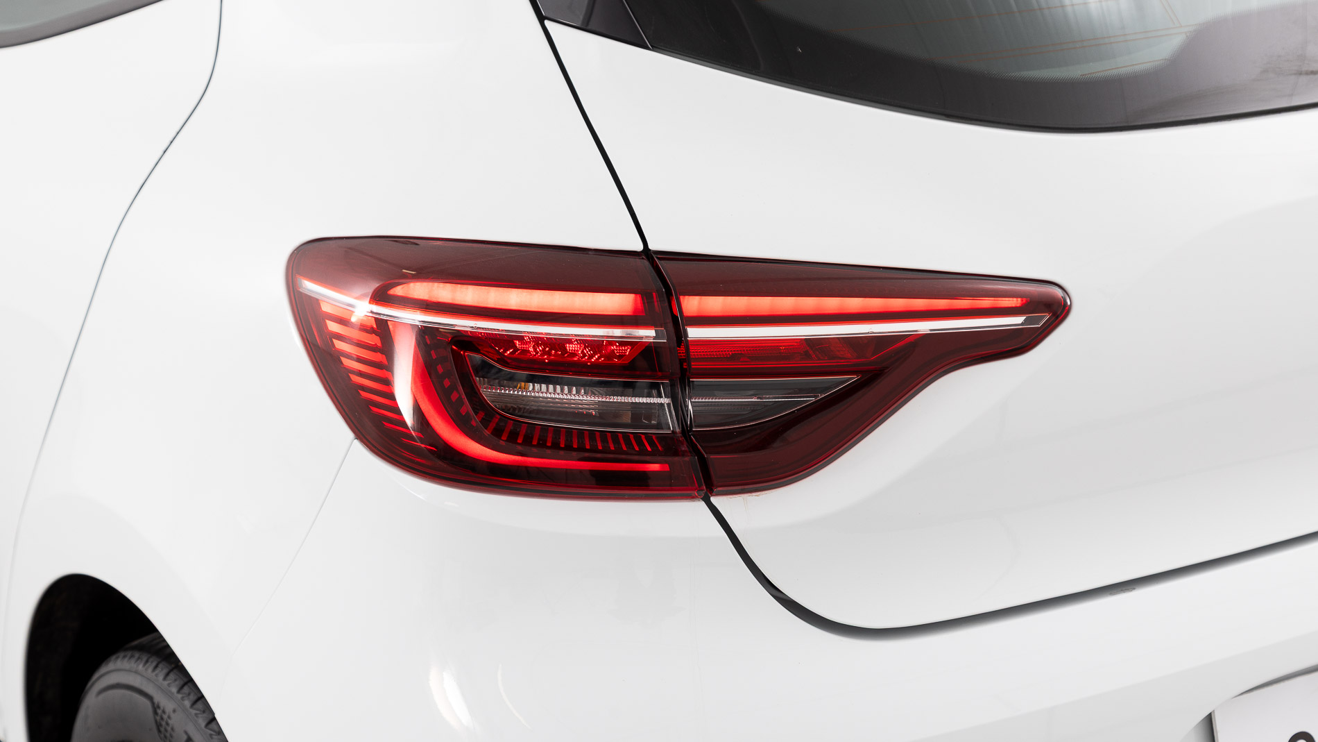 renault clio equilibre 1.0 TCE 90 2023 blanco glaciar 29