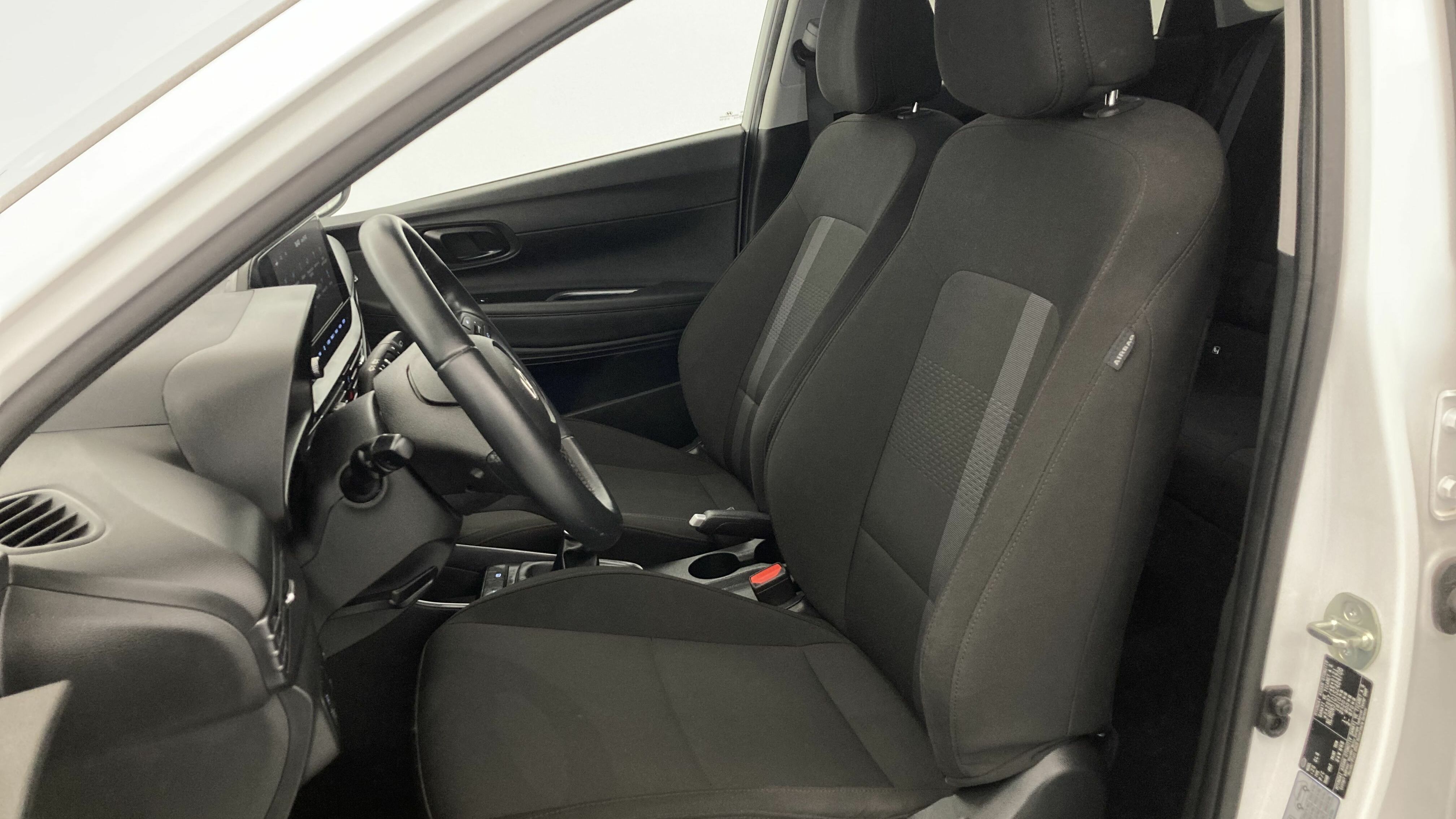 hyundai i20 klass 1.0 TGDI 100 2024 atlas white 13