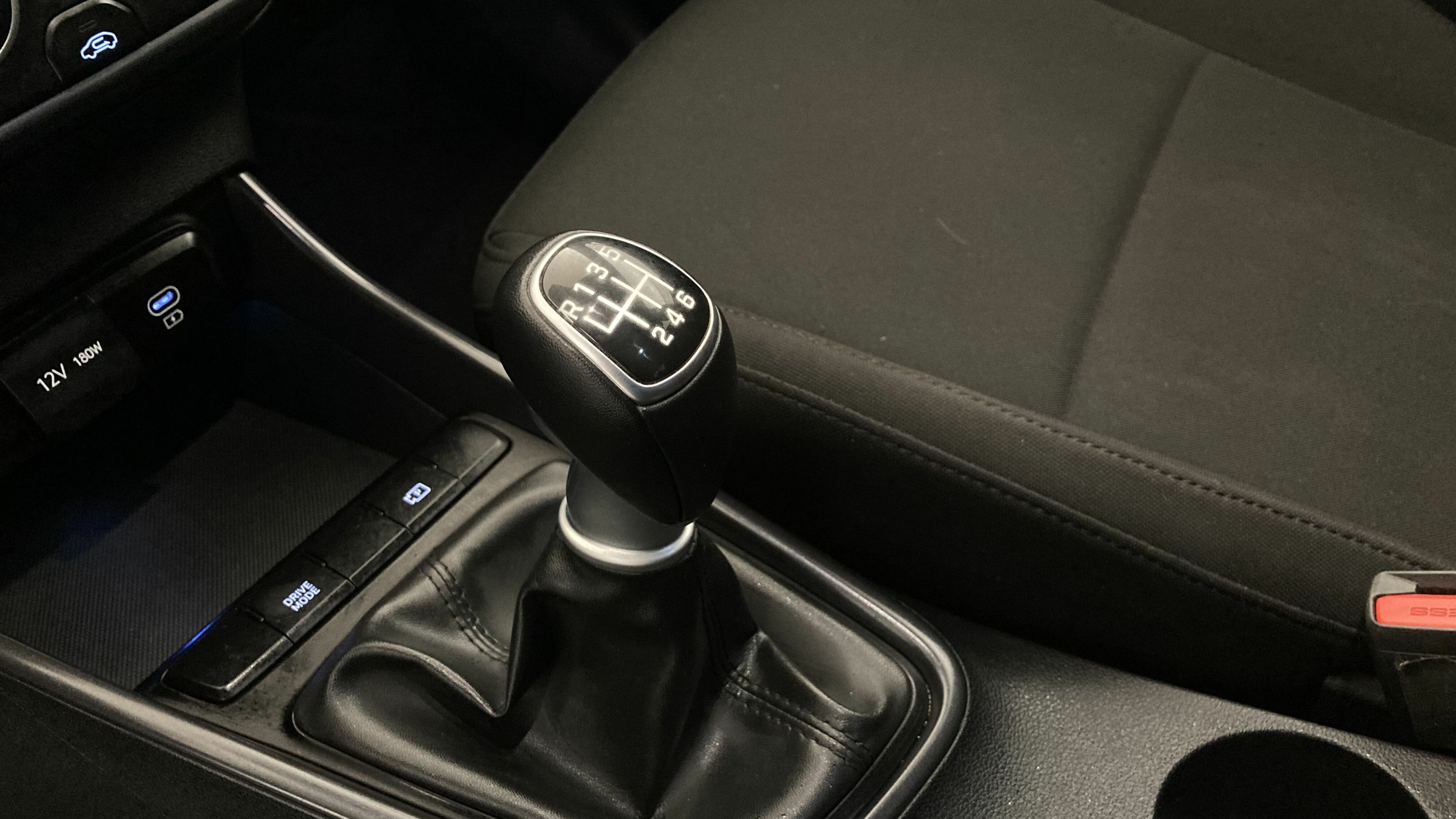 hyundai i20 klass 1.0 TGDI 100 2024 atlas white 19