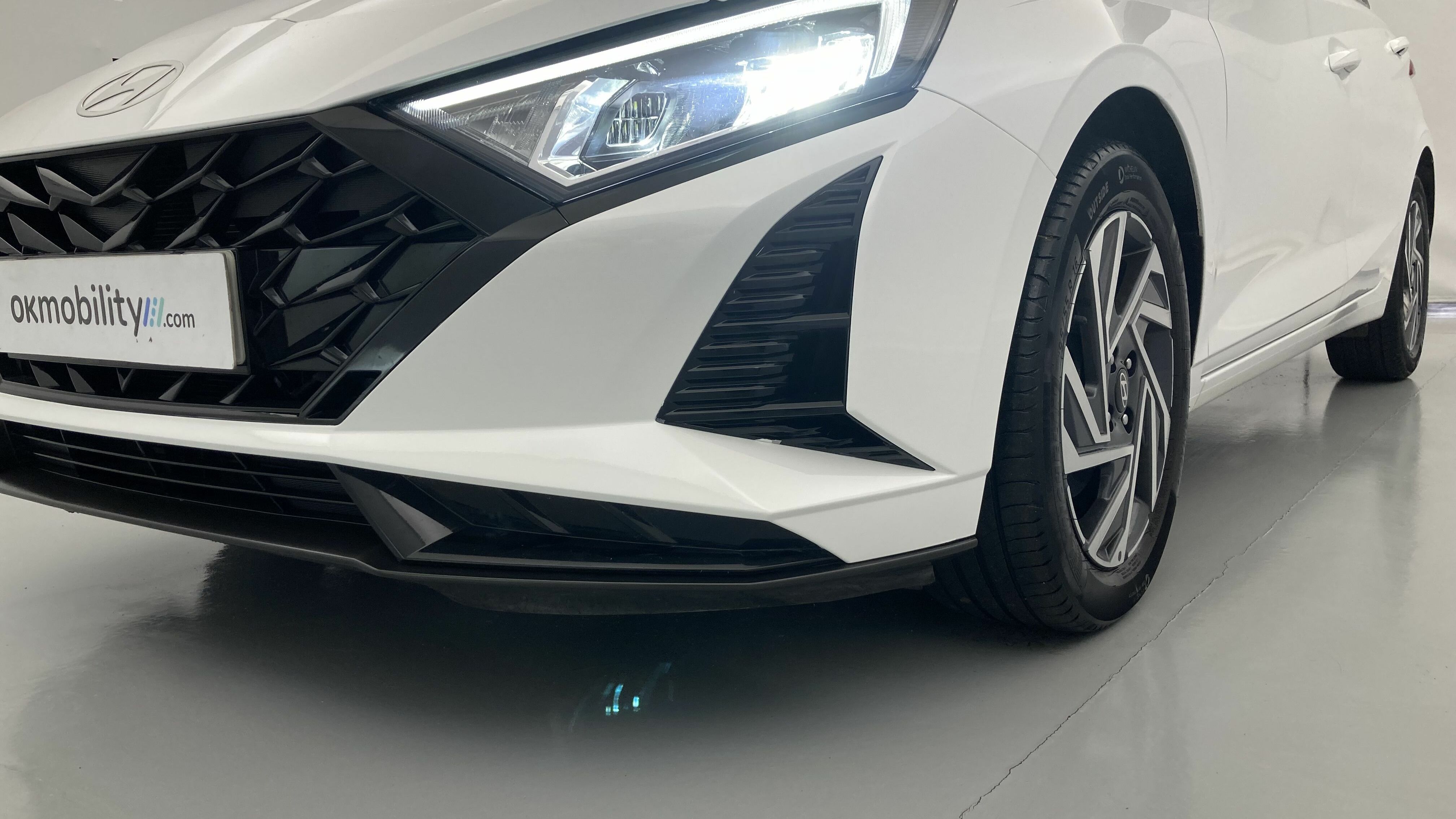 hyundai i20 klass 1.0 TGDI 100 2024 atlas white 25