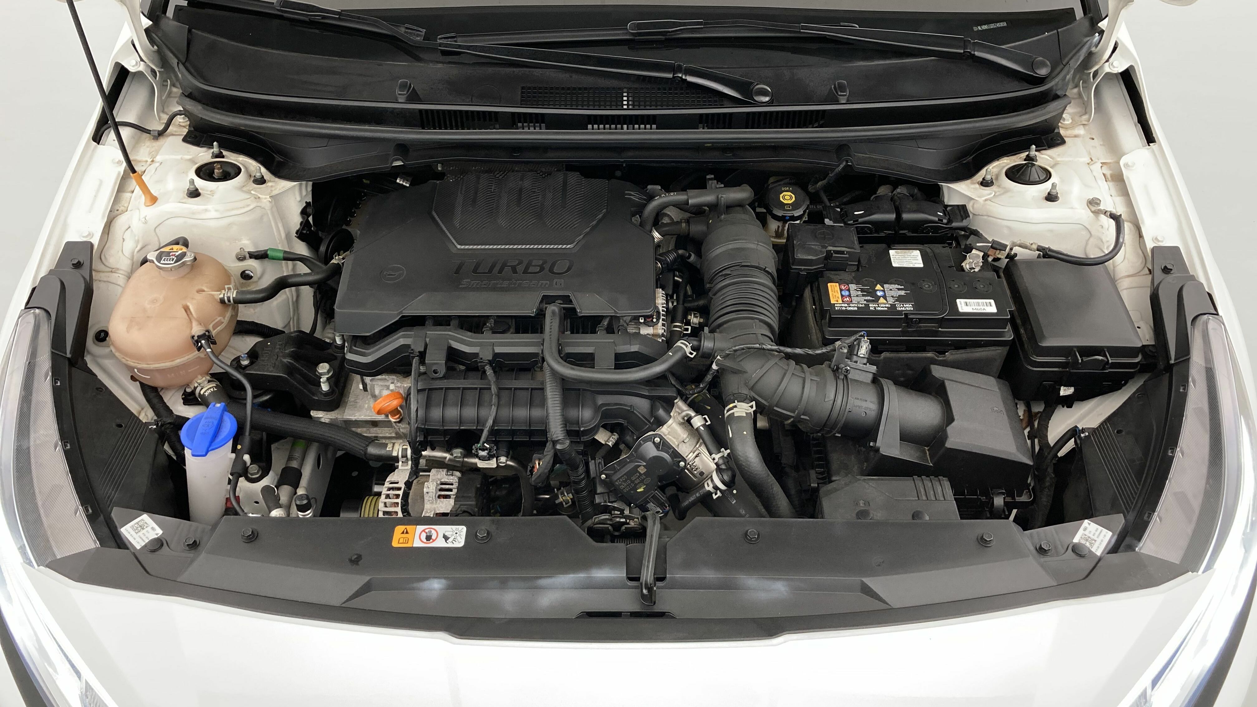 hyundai i20 klass 1.0 TGDI 100 2024 atlas white 23