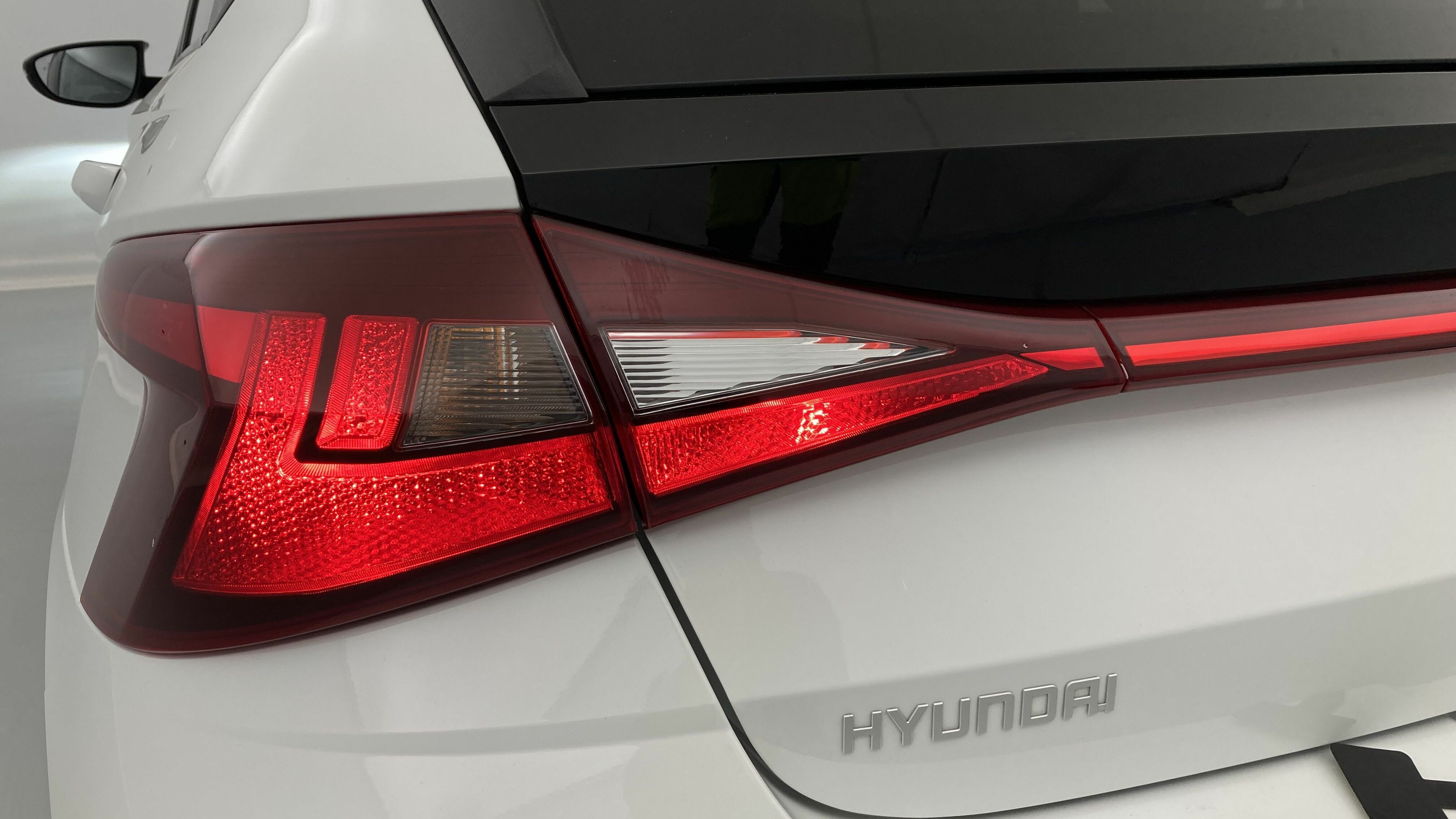 hyundai i20 klass 1.0 TGDI 100 2024 atlas white 25