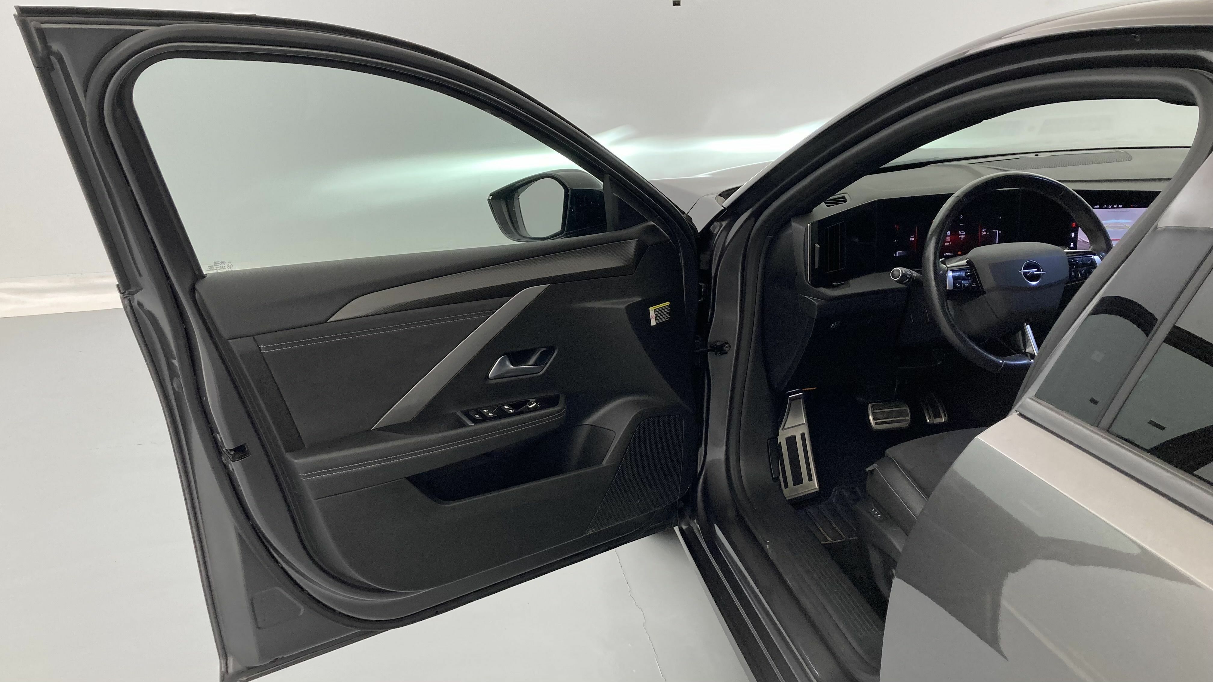 opel astra gs line 1.5D 130 AT 2022 vulkan grey / negro 12