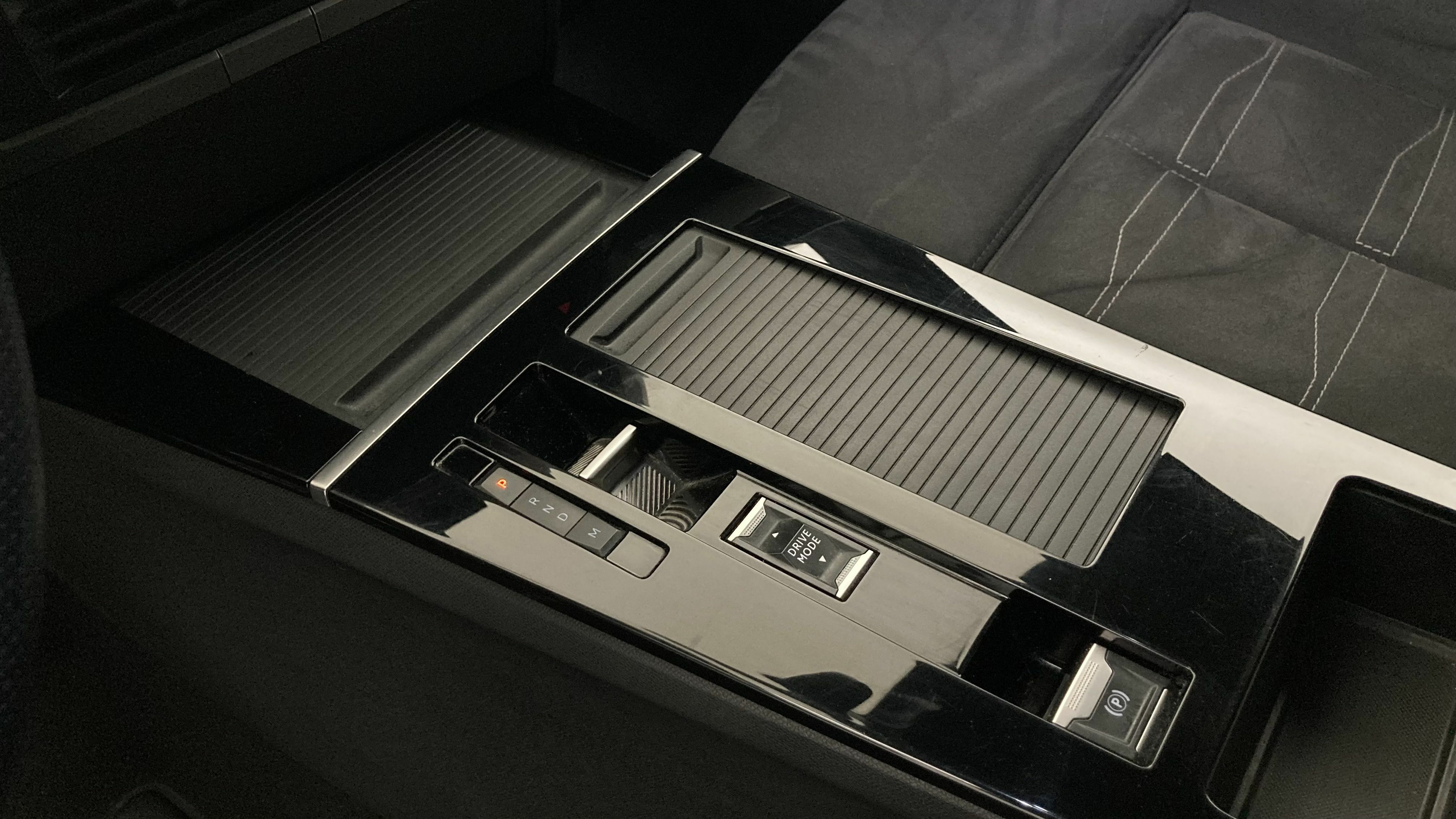 opel astra gs line 1.5D 130 AT 2022 vulkan grey / negro 19