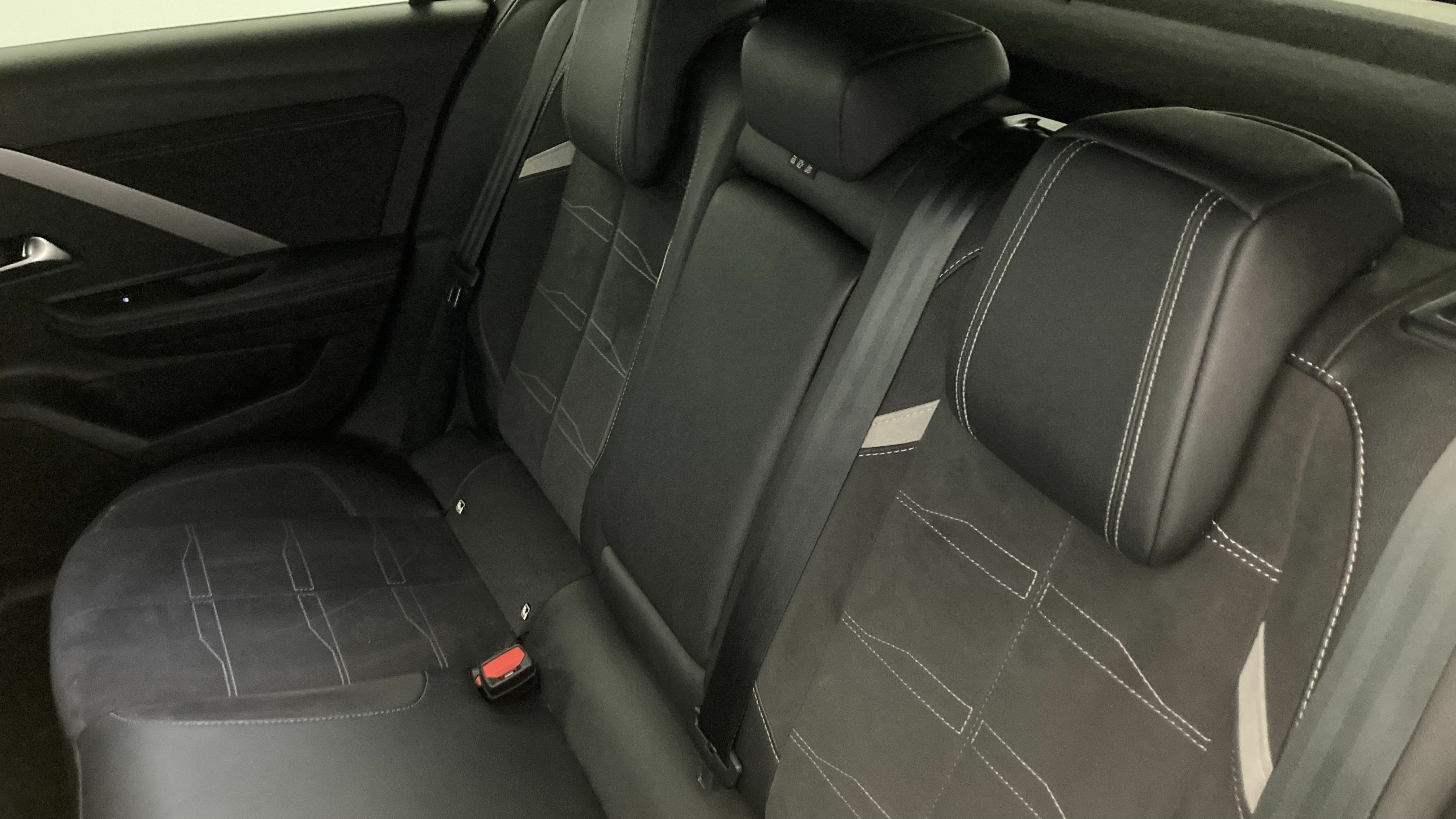 opel astra gs line 1.5D 130 AT 2022 vulkan grey / negro 20