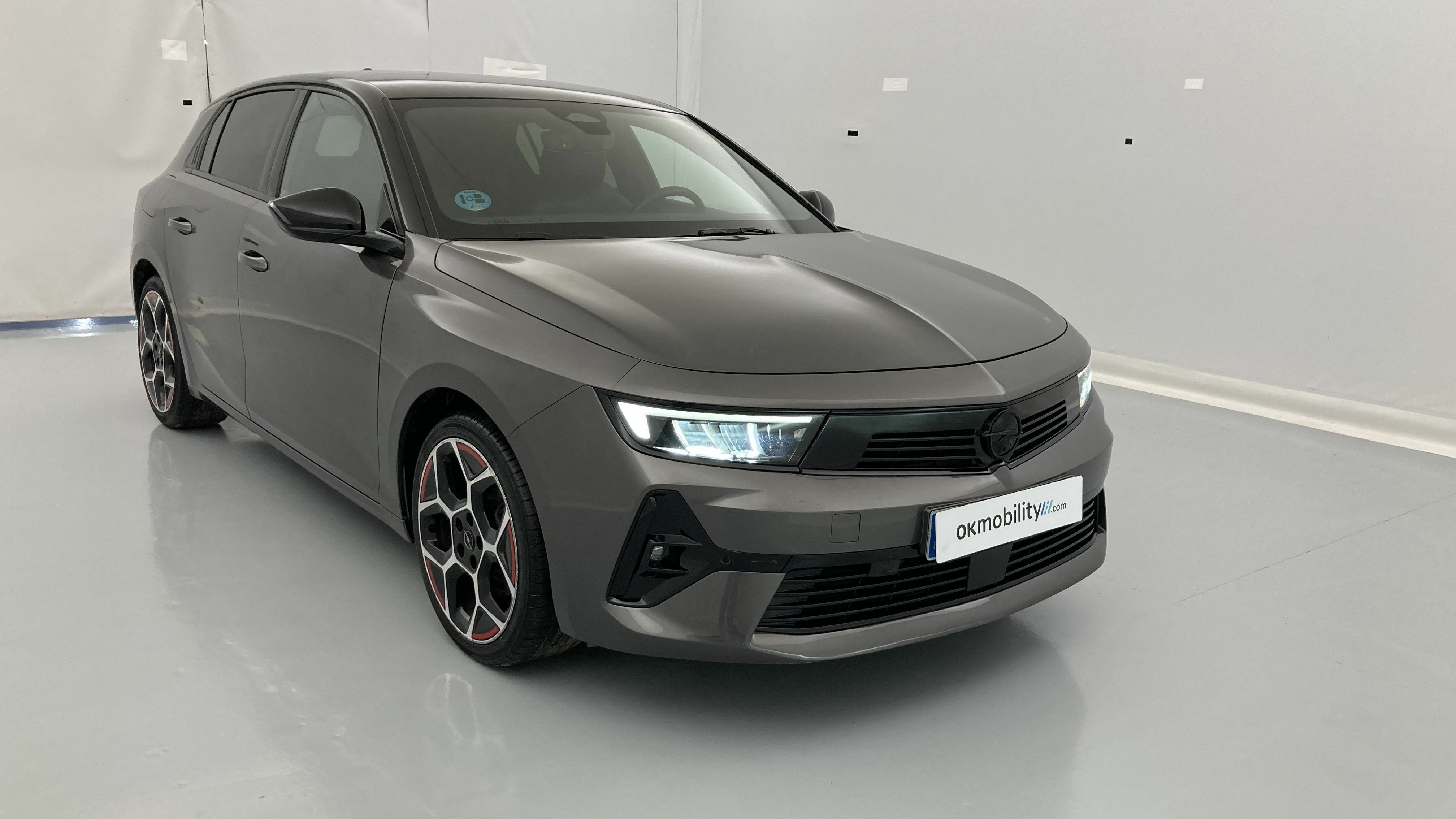opel astra gs line 1.5D 130 AT 2022 vulkan grey / negro 22