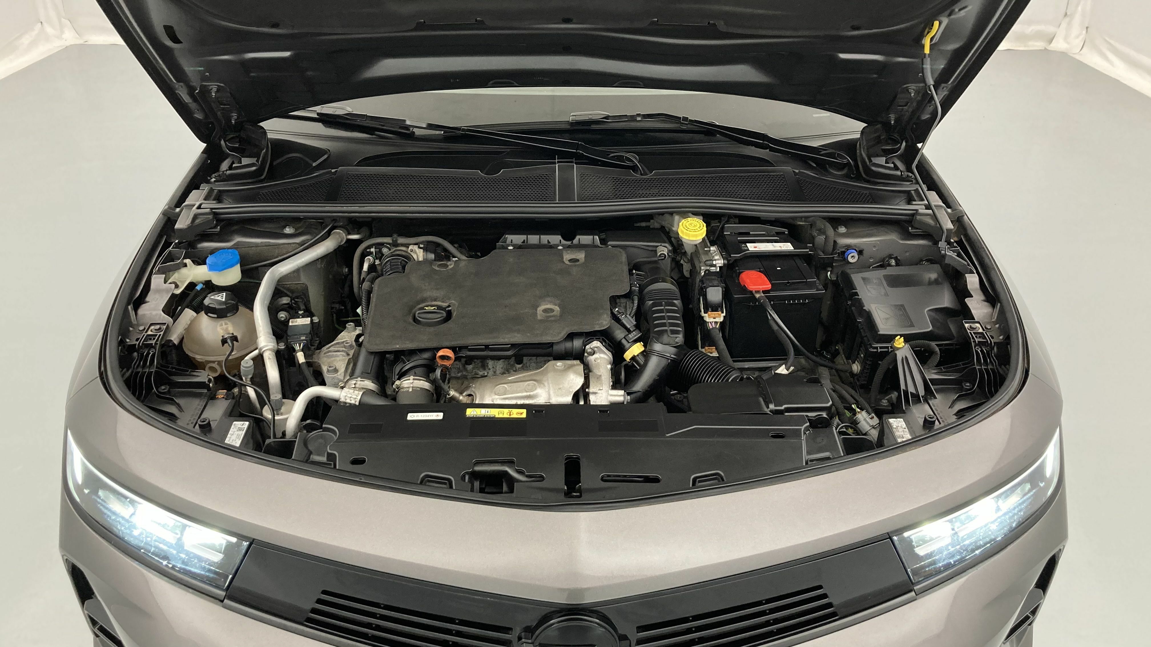 opel astra gs line 1.5D 130 AT 2022 vulkan grey / negro 24