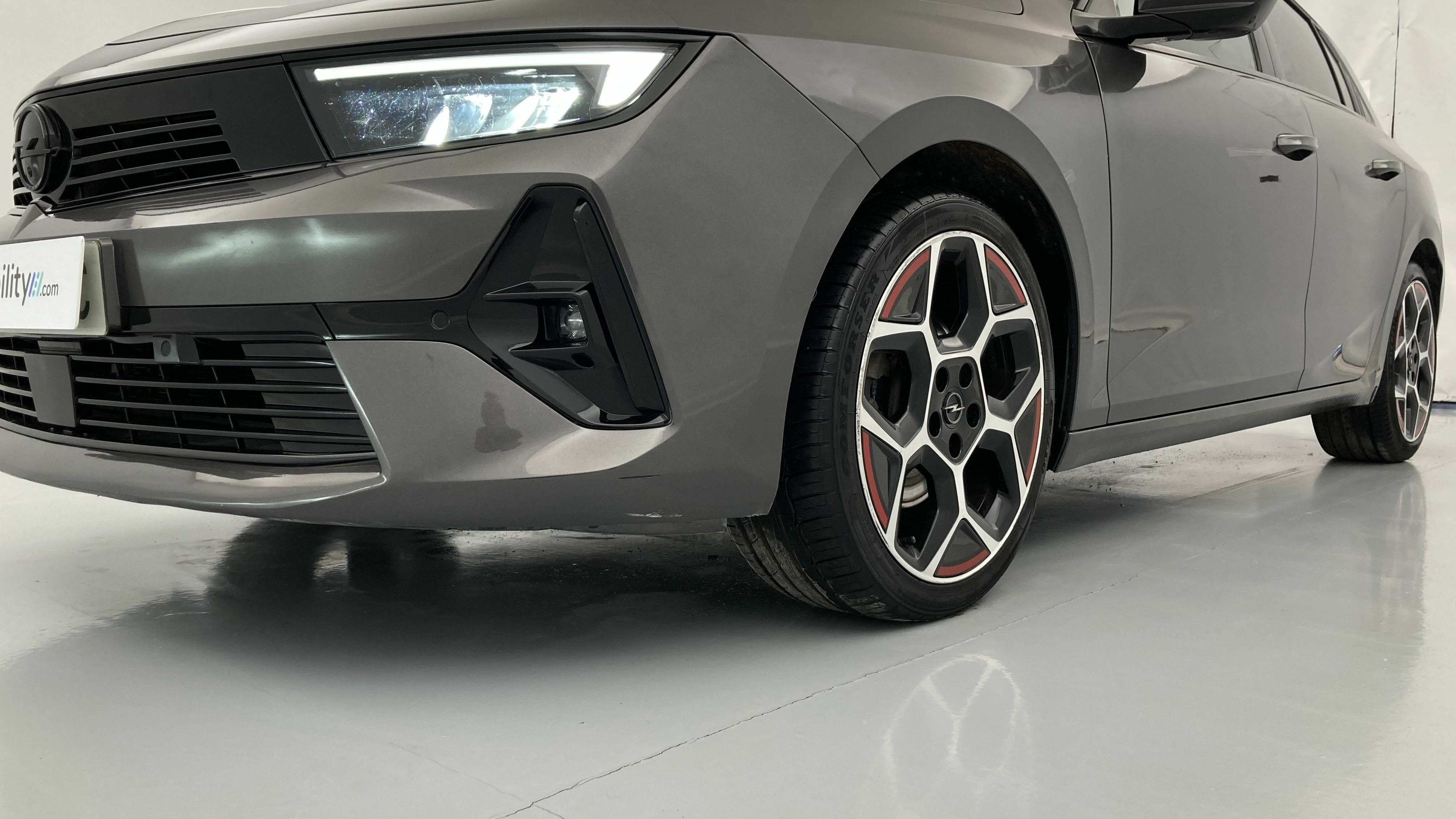 opel astra gs line 1.5D 130 AT 2022 vulkan grey / negro 25