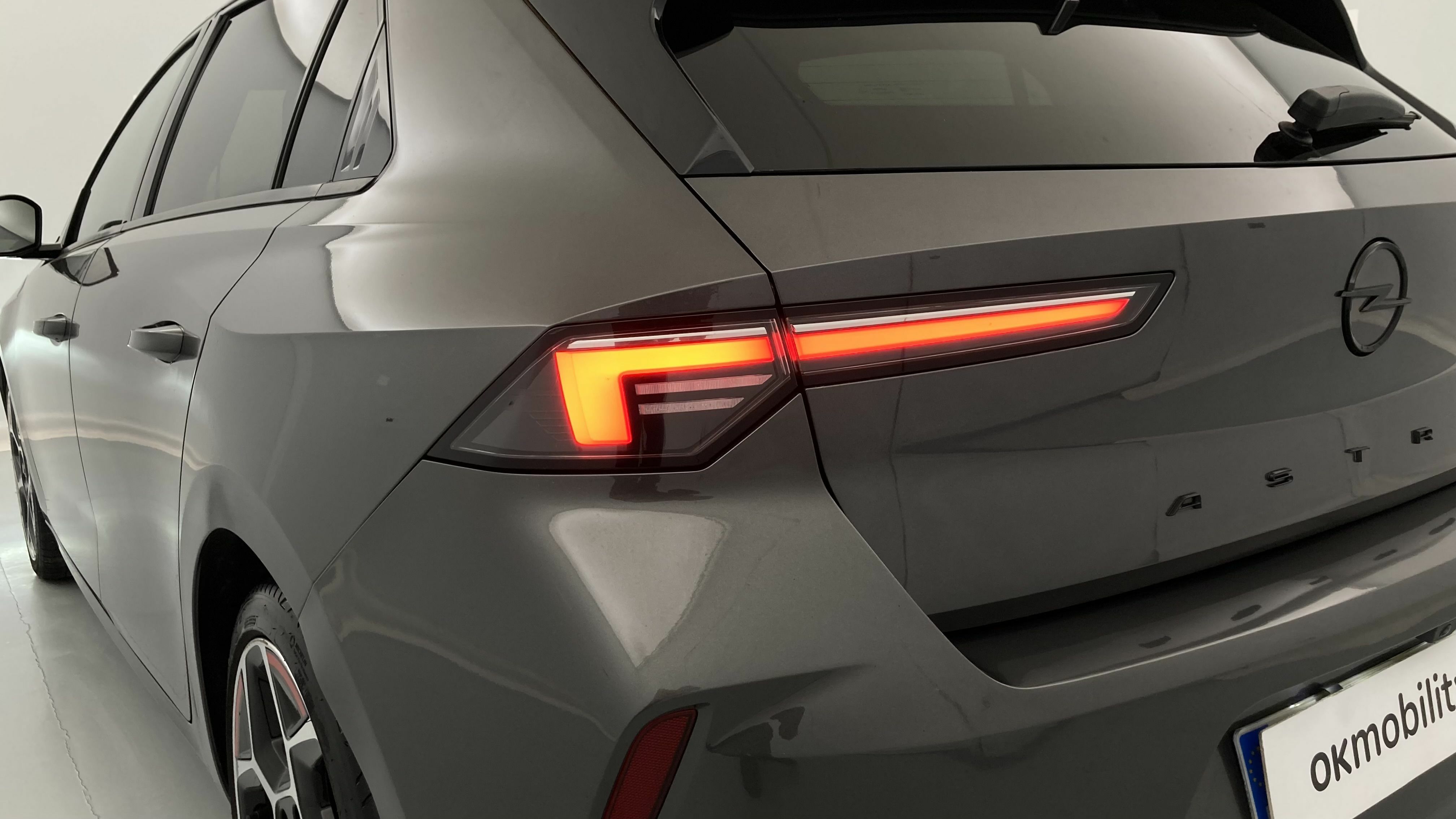 opel astra gs line 1.5D 130 AT 2022 vulkan grey / negro 29