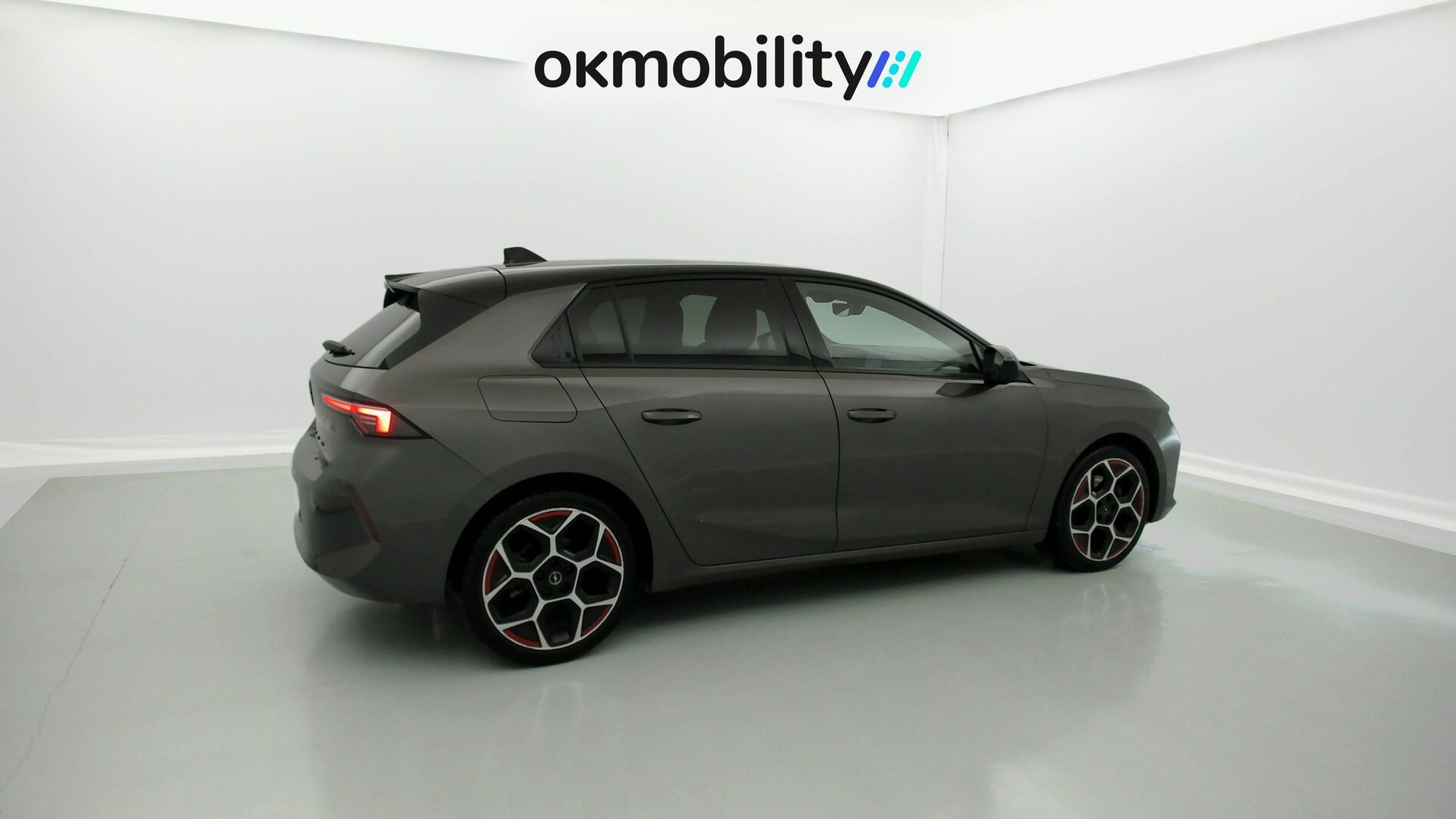 opel astra gs line 1.5D 130 AT 2022 vulkan grey / negro 11