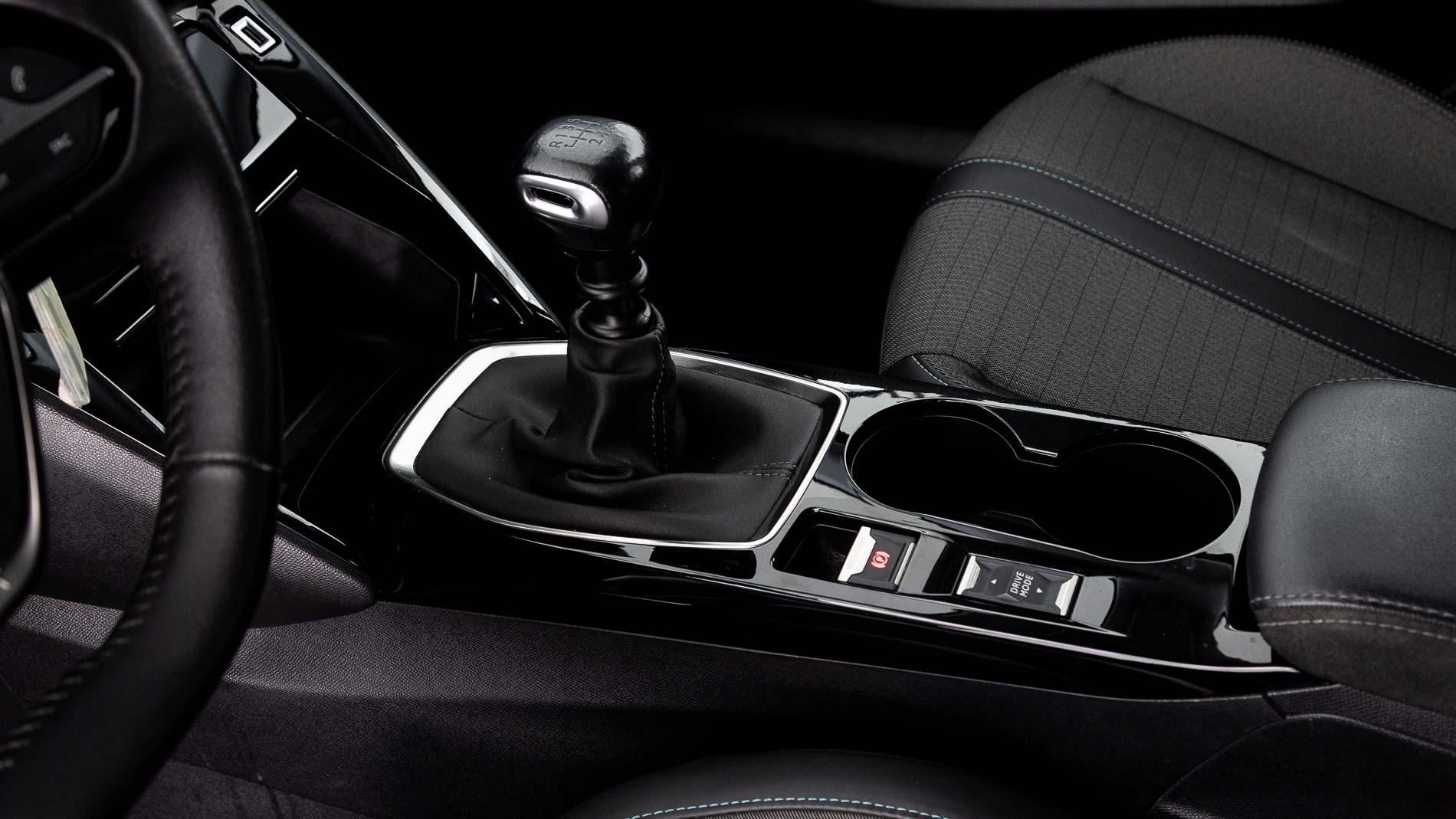 peugeot 208 allure 1.2 PURETECH 100 2023 negro perla nera (metalizado) 19