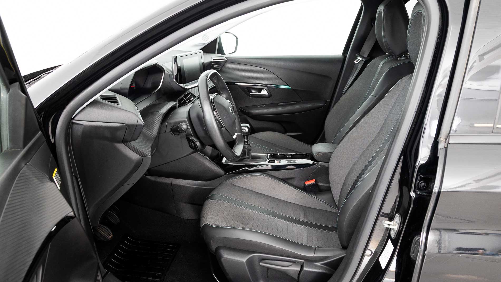 peugeot 208 allure 1.2 PURETECH 100 2023 negro perla nera (metalizado) 20