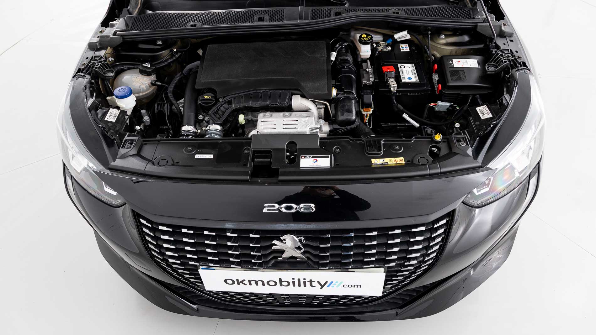 peugeot 208 allure 1.2 PURETECH 100 2023 negro perla nera (metalizado) 32