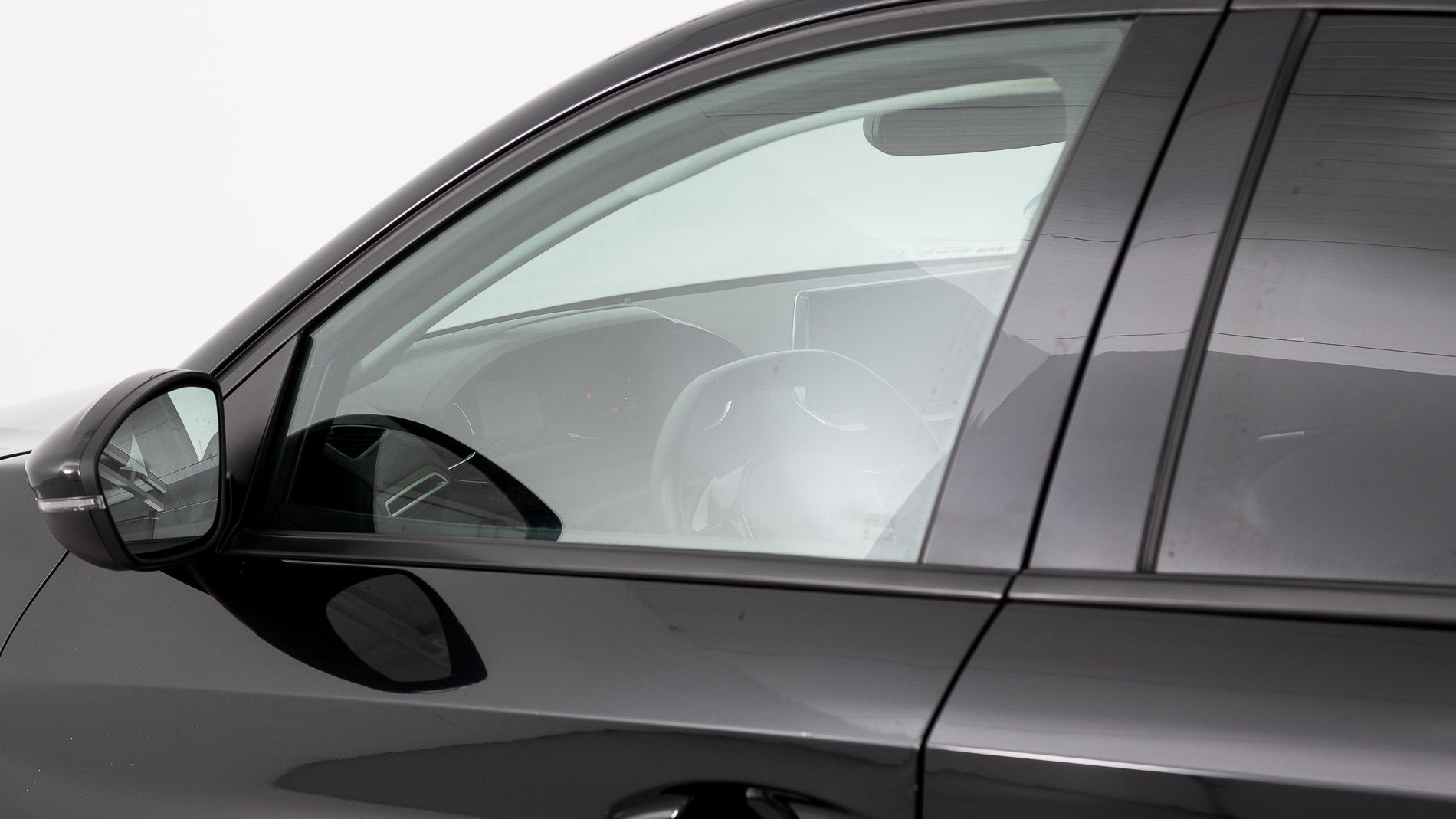 peugeot 208 allure 1.2 PURETECH 100 2023 negro perla nera (metalizado) 34