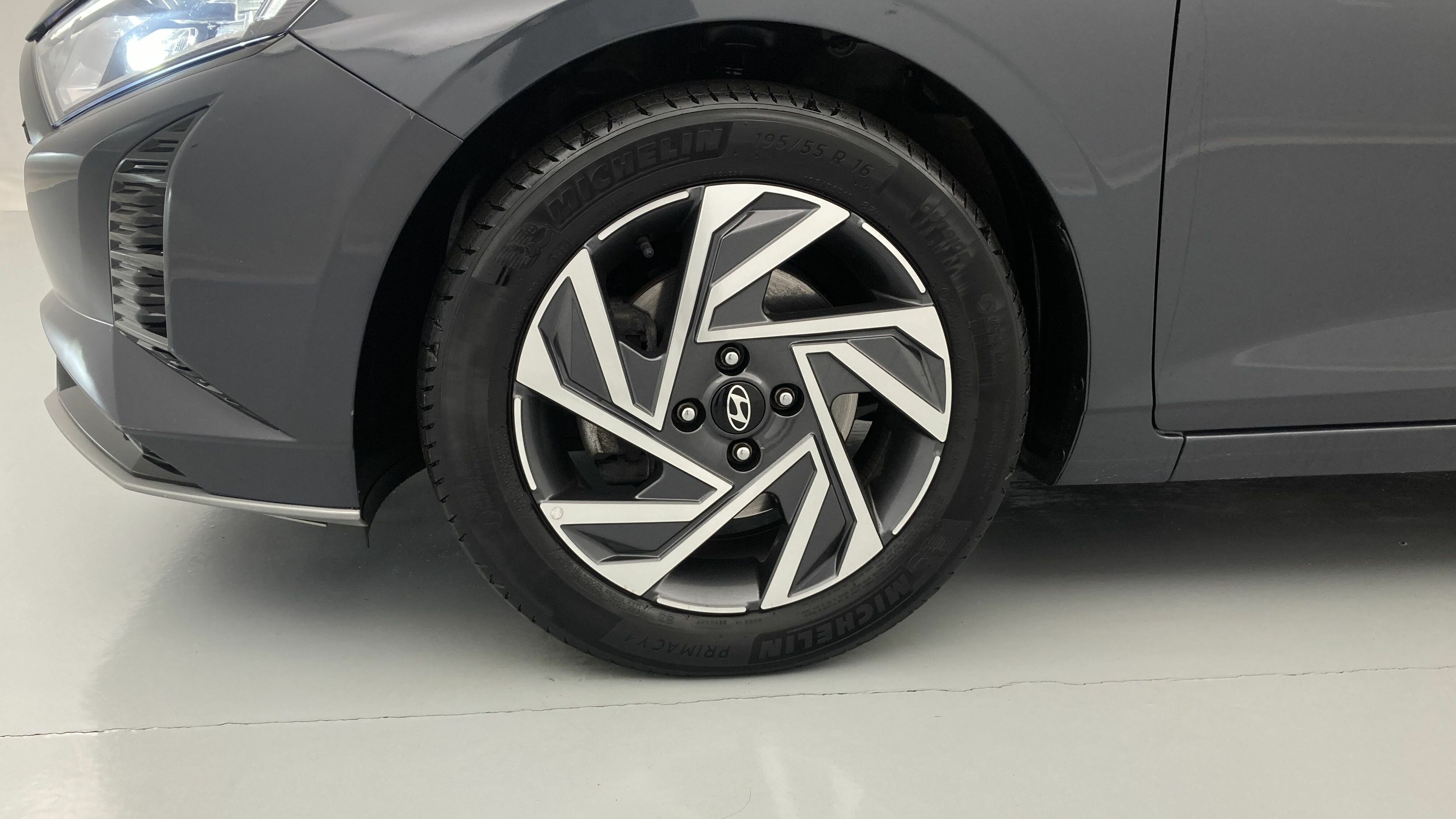 hyundai i20 klass 1.0 TGDI 100 2024 aurora gray 26