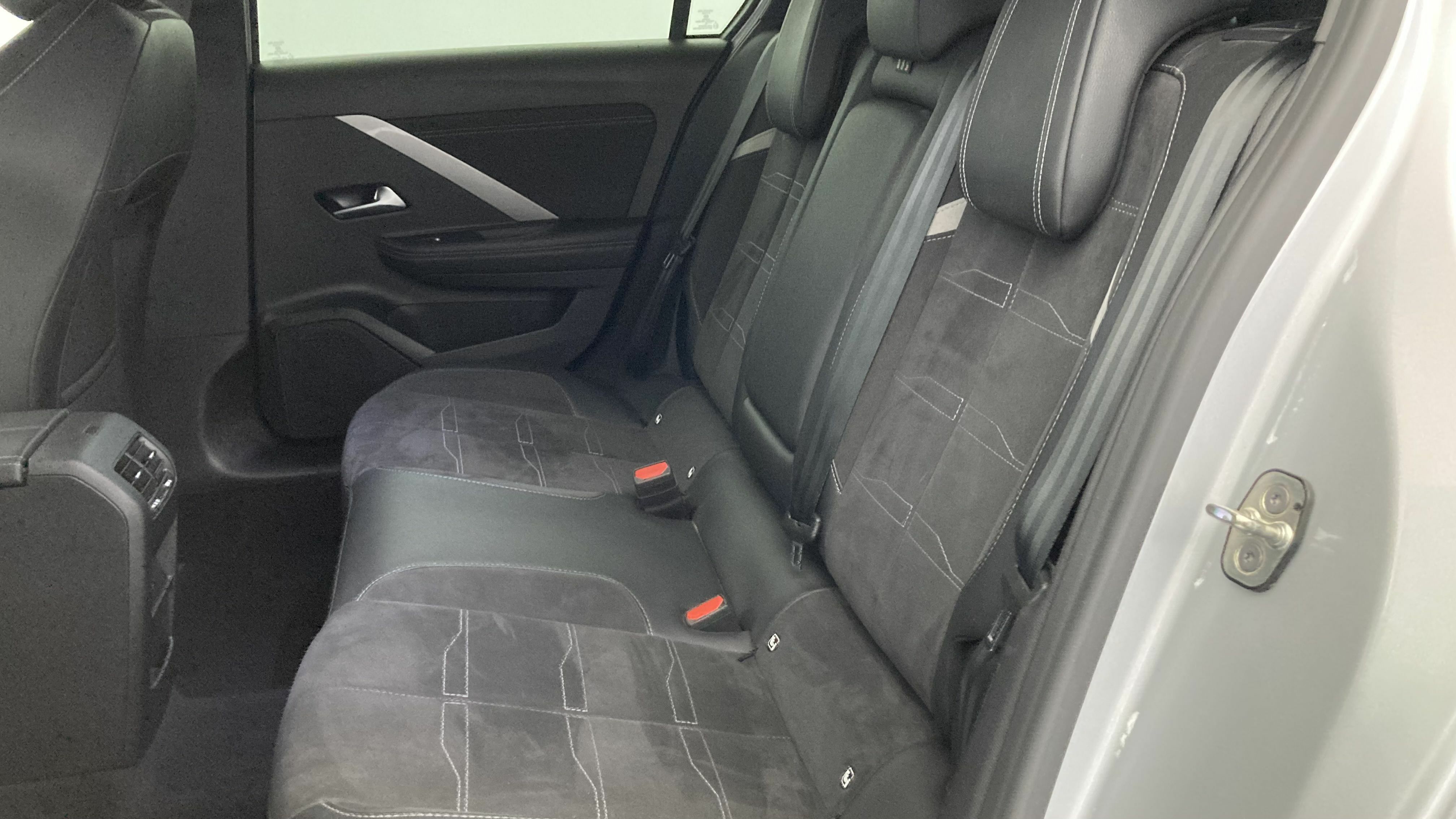 opel astra gs line 1.2 130 AT 2022 kristall silver 21