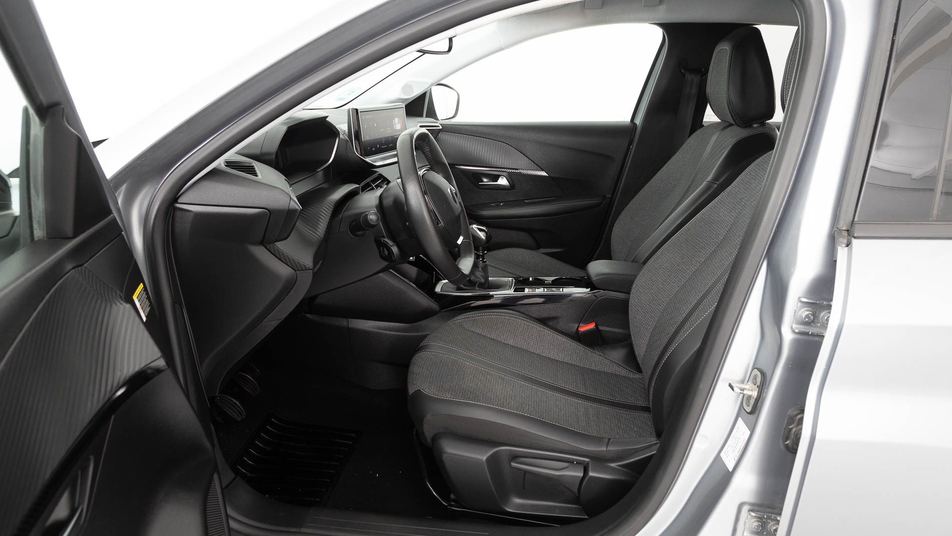 peugeot 208 allure 1.2 PURETECH 100 2024 gris artense 18