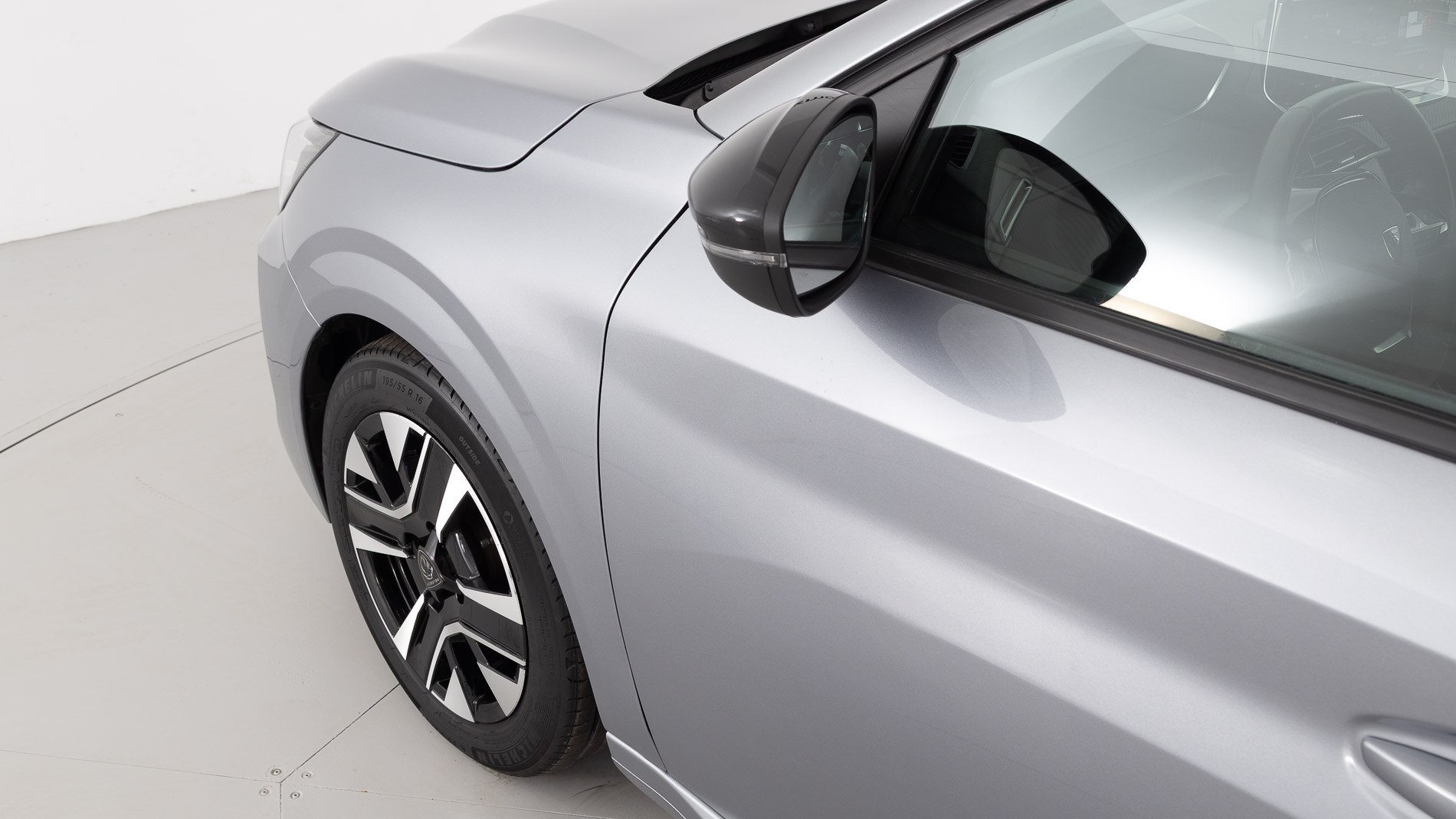 peugeot 208 allure 1.2 PURETECH 100 2024 gris artense 21