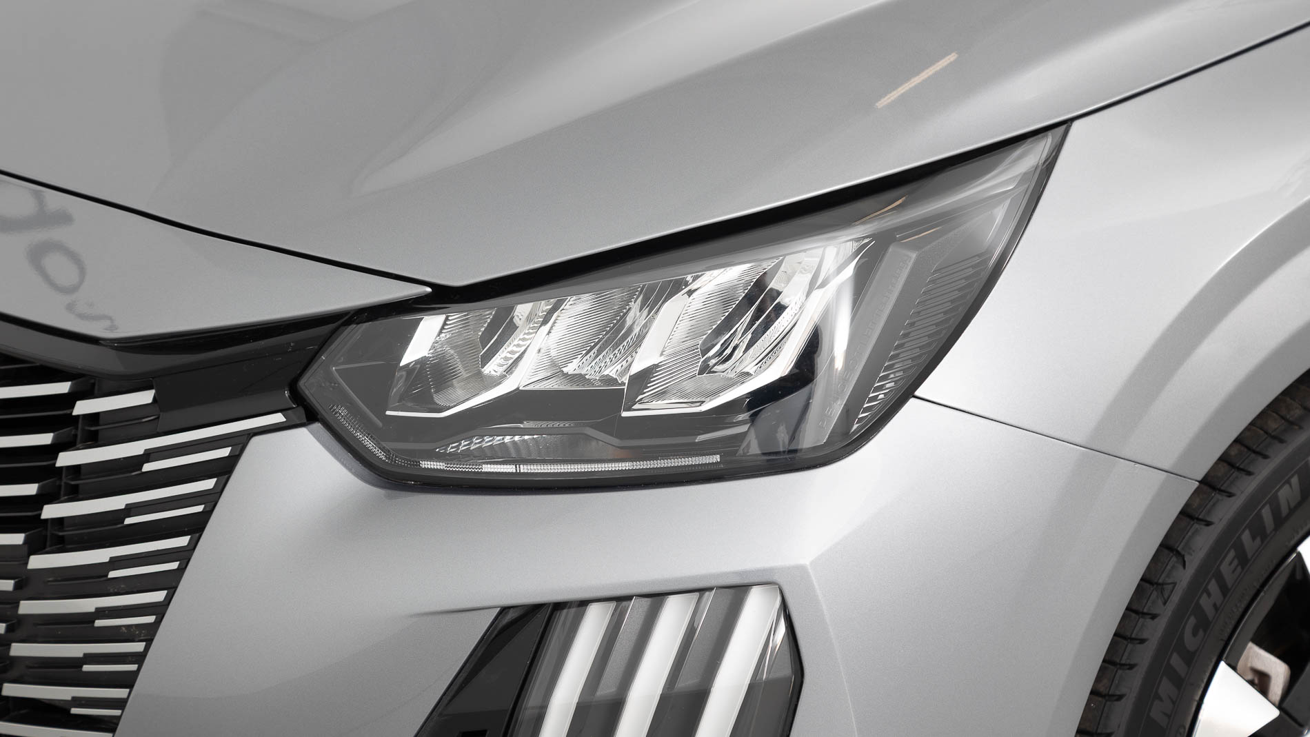 peugeot 208 allure 1.2 PURETECH 100 2024 gris artense 27