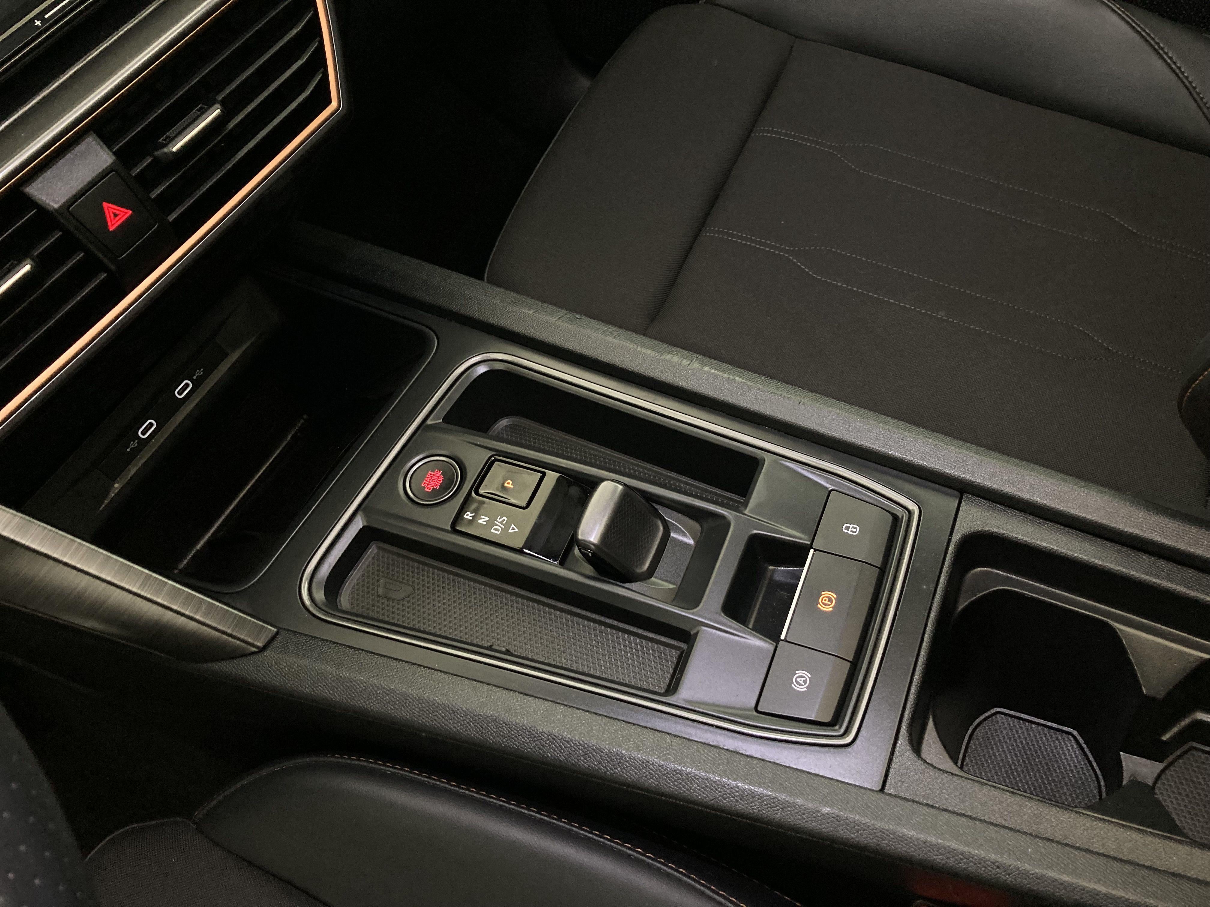 cupra leon st nv 1.5 ETSI 150 DSG 2024 negro midnight 14