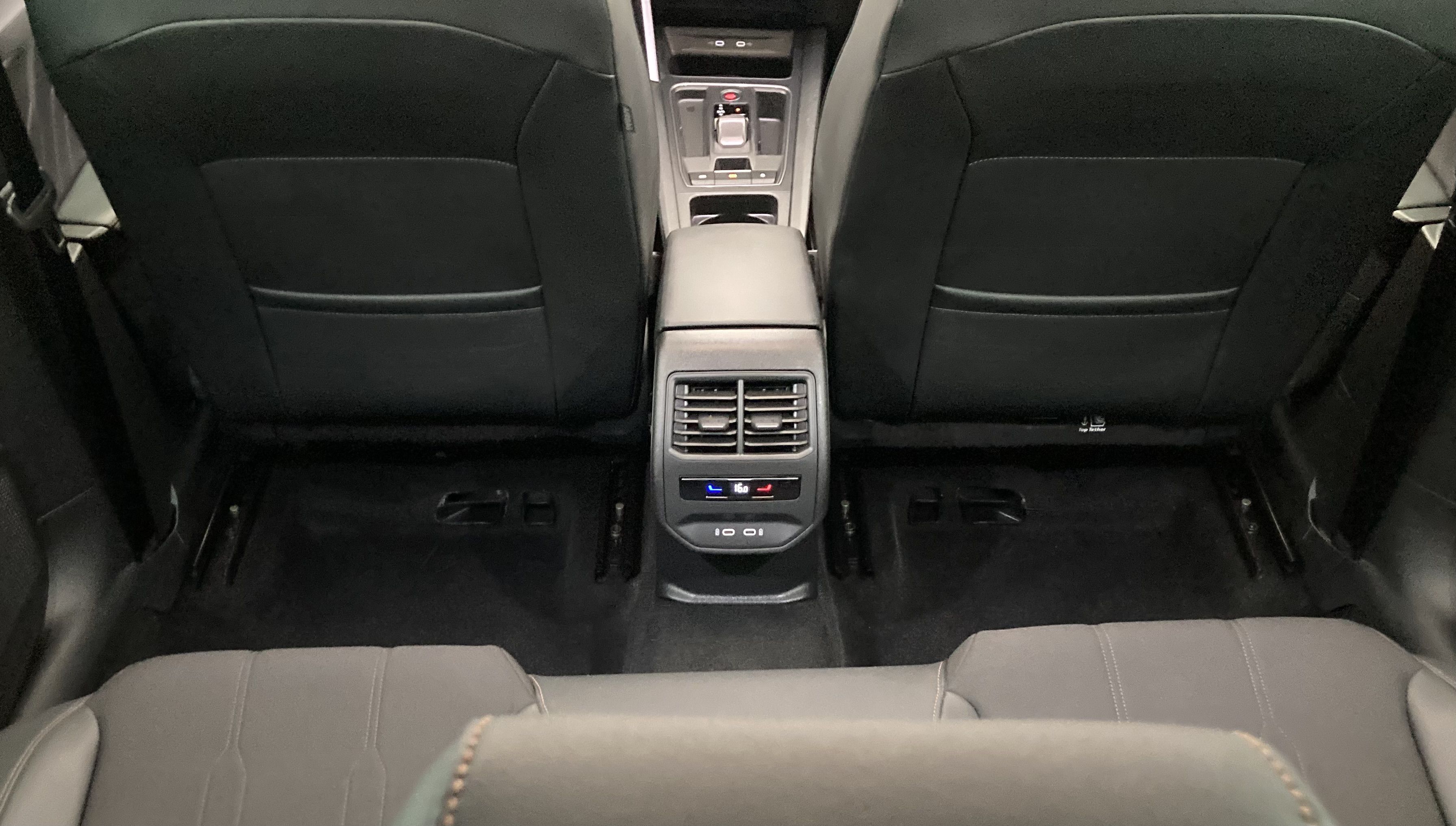 cupra leon st nv 1.5 ETSI 150 DSG 2024 negro midnight 18