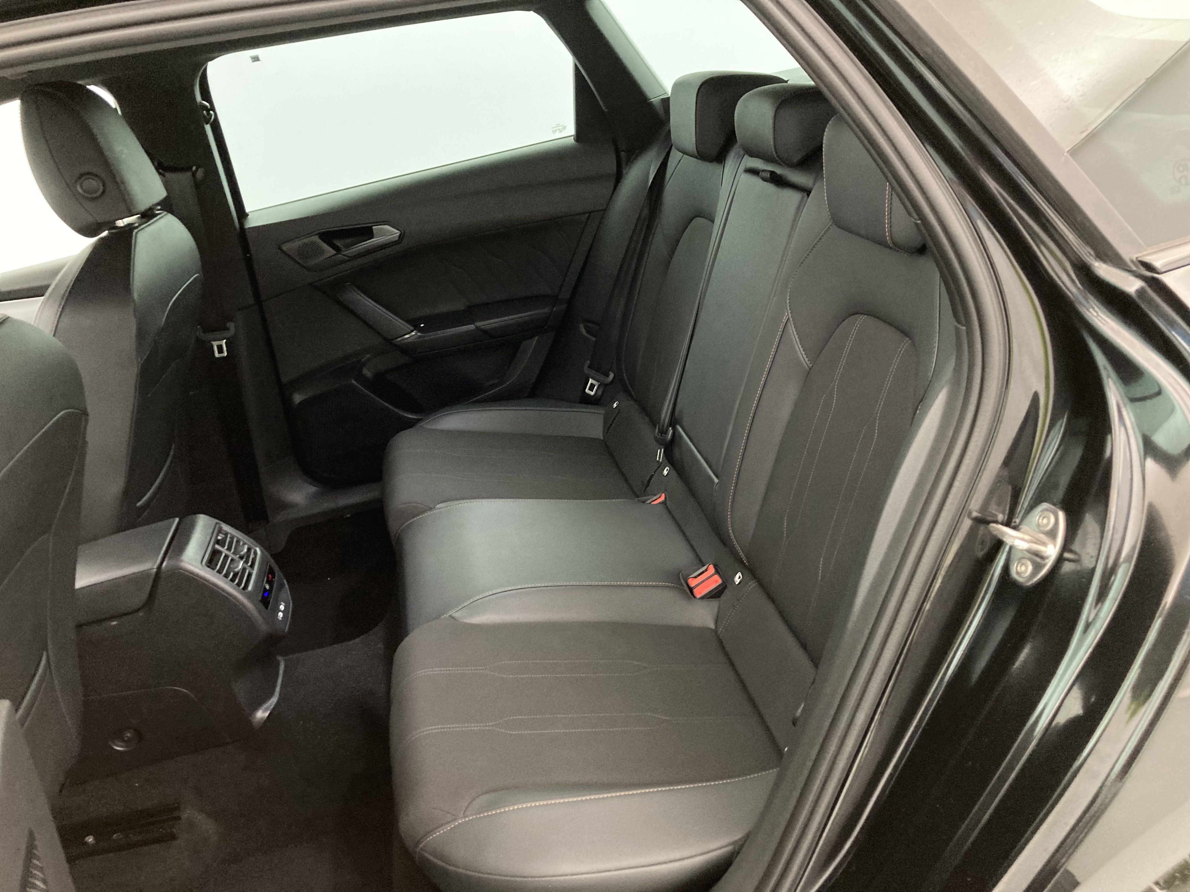 cupra leon st nv 1.5 ETSI 150 DSG 2024 negro midnight 23