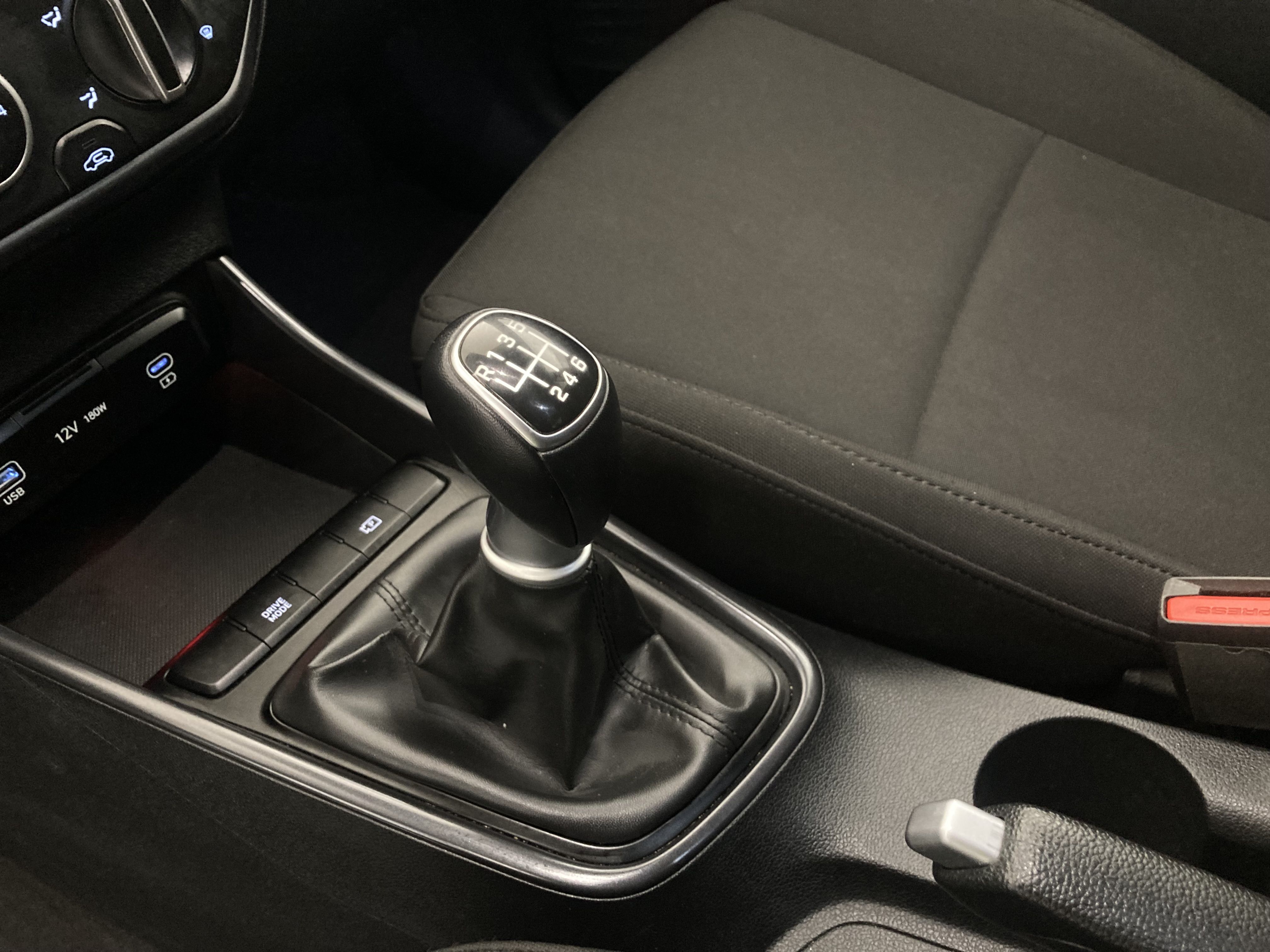 hyundai i20 klass 1.0 TGDI 100 2024 atlas white 16