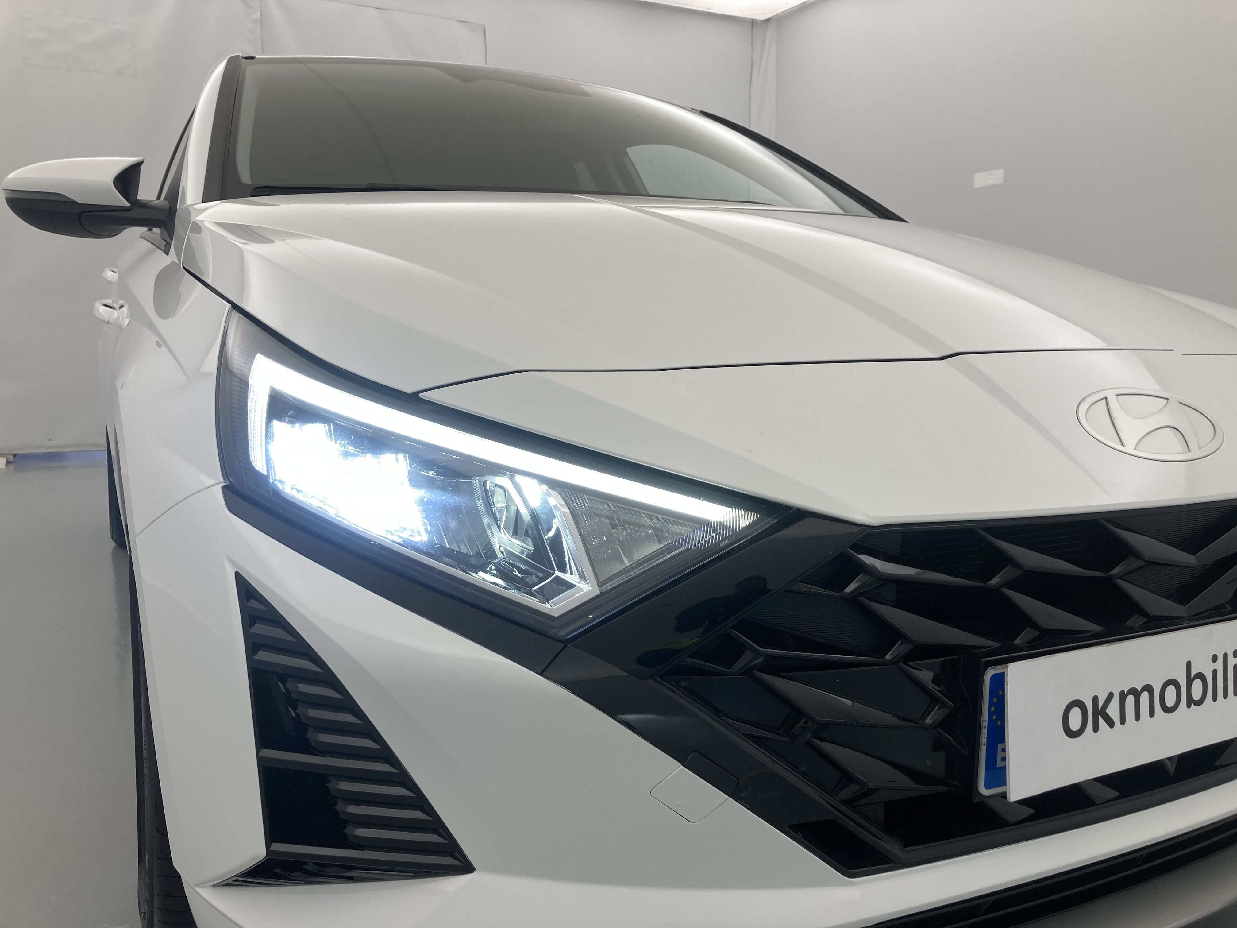 hyundai i20 klass 1.0 TGDI 100 2024 atlas white 18